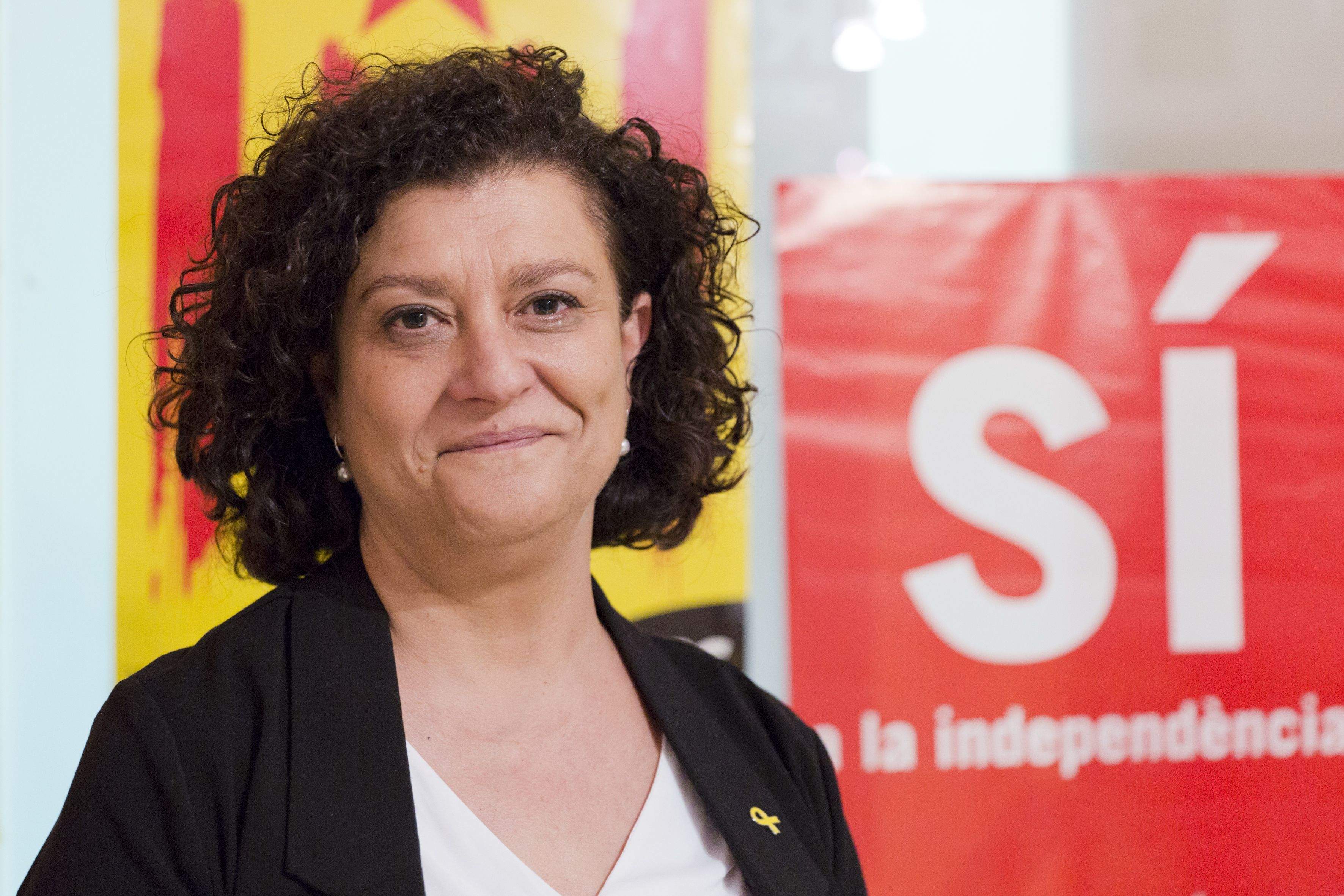 Pilar Vallugera, diputada d'ERC, durant la seva visita a Sant Cugat. FOTO: Yves Dimant