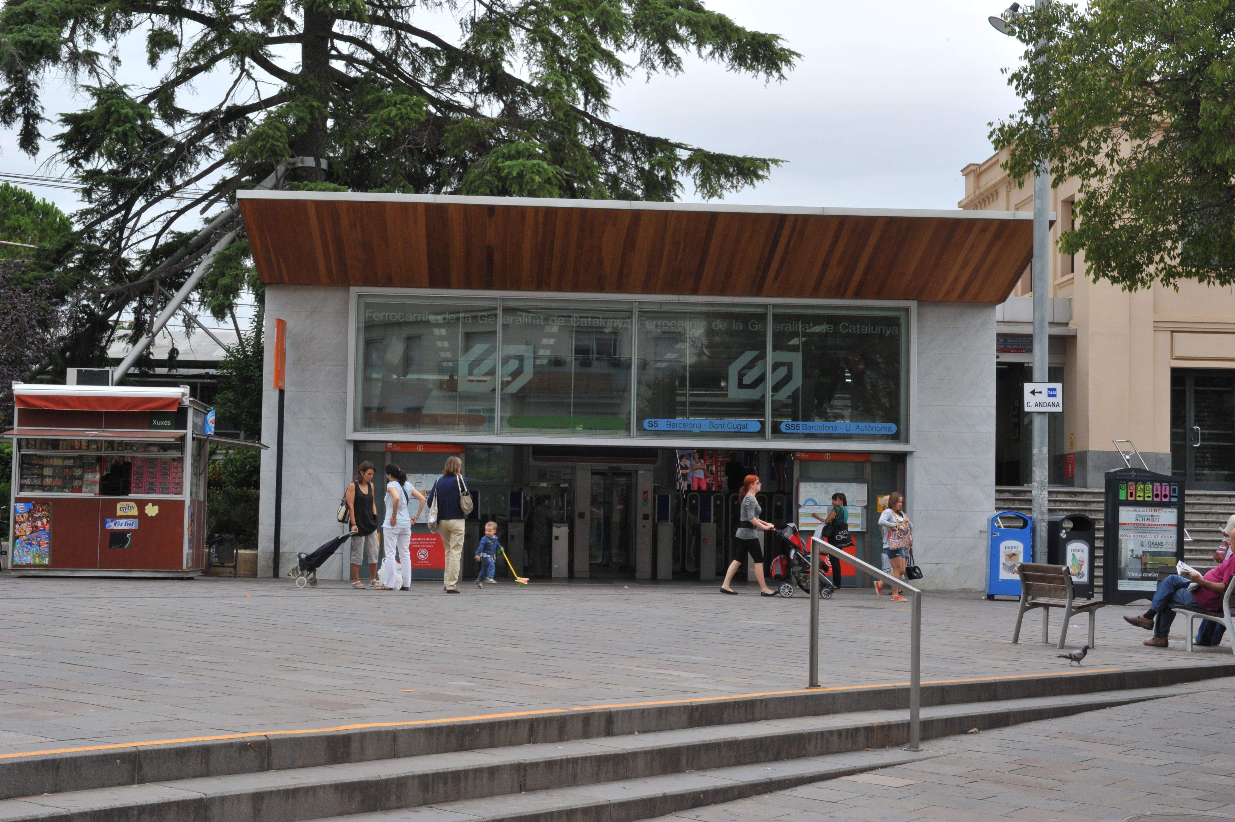 Exterior de l'estació d'FGC de Sant Cugat. FOTO: Arxiu