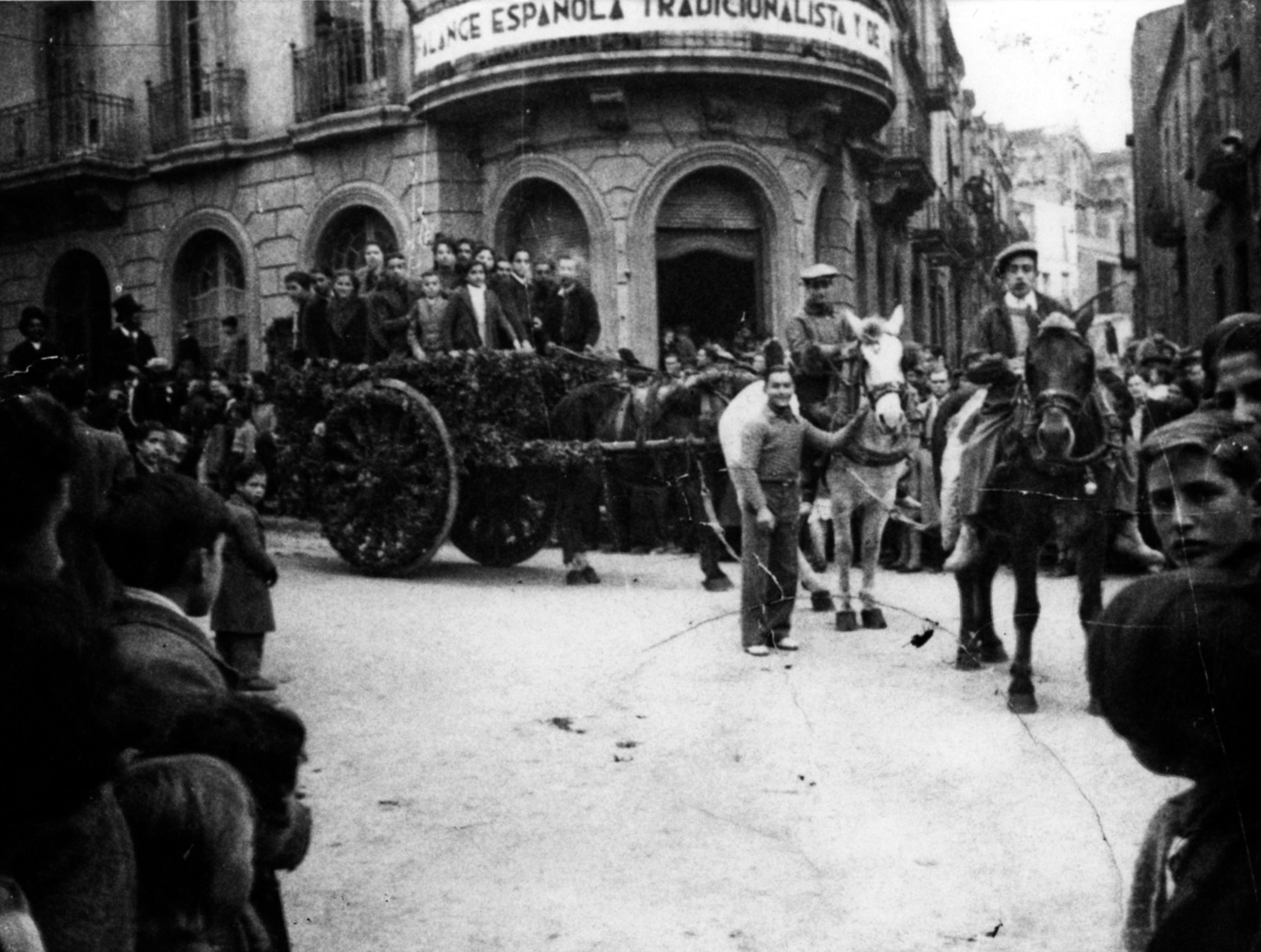 La rua dels Tres Tombs passant pels Quatre Cantons. FOTO: Arxiu