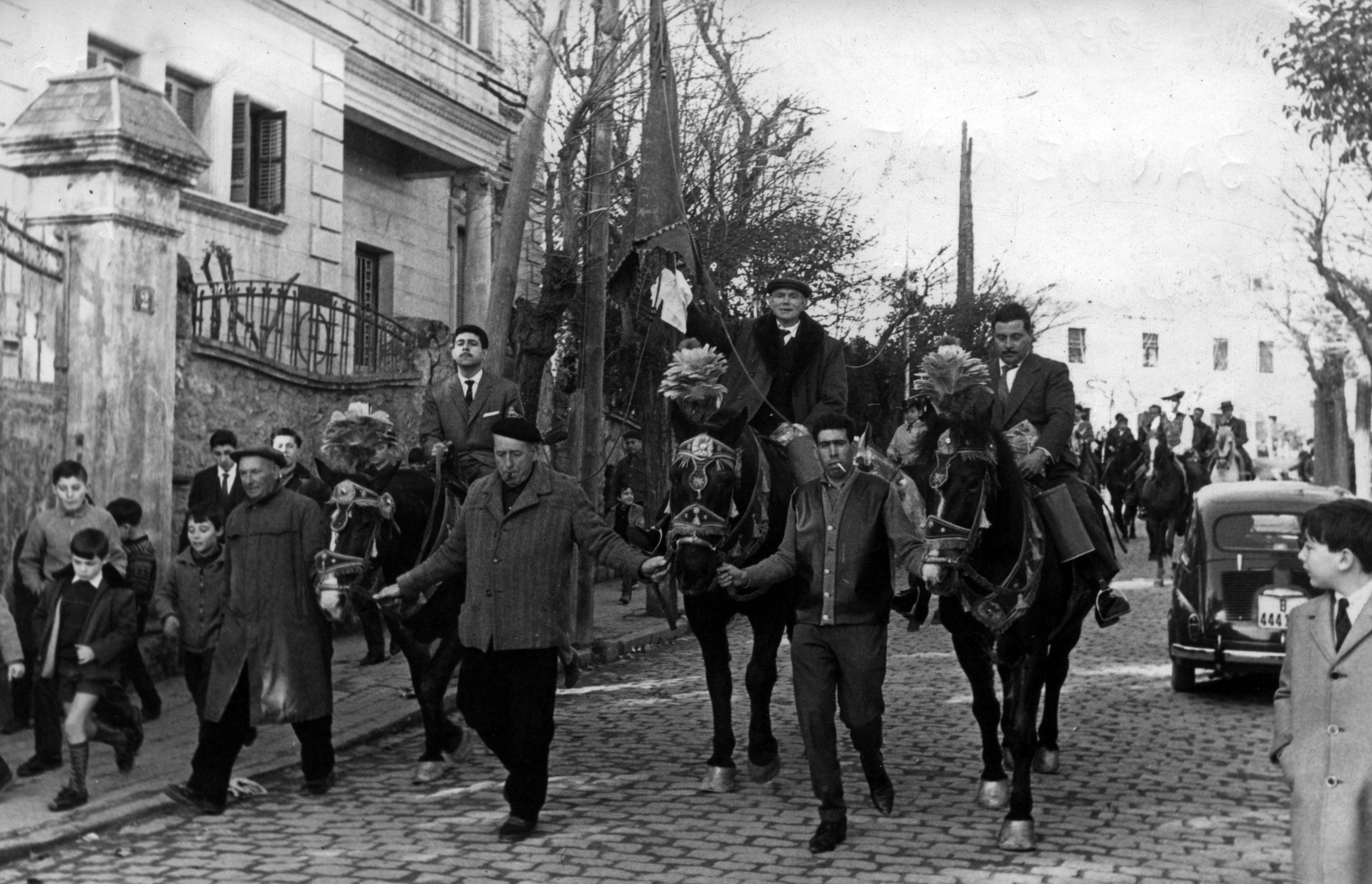 El banderer i els cordoners de l'any 1966. FOTO: Julio de Paz