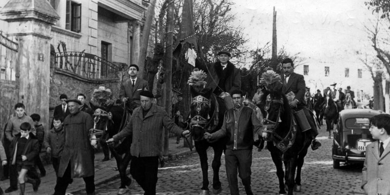 El banderer i els cordoners de l'any 1966. FOTO: Julio de Paz