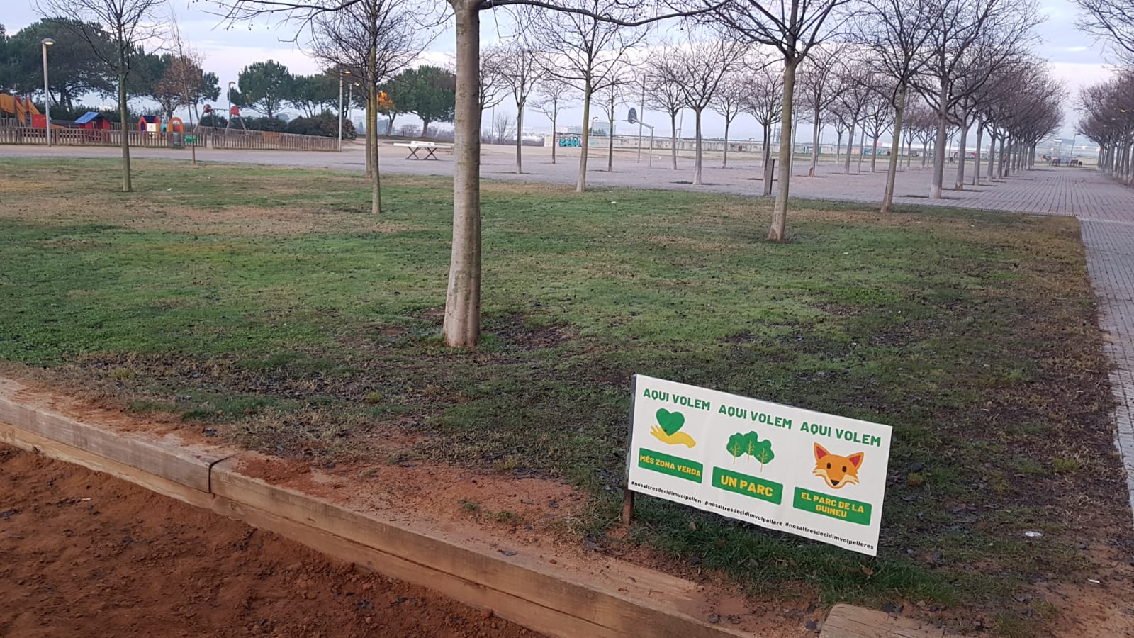 Un dels cartells a l'entorn del parc de Volpelleres FOTO: Cedida