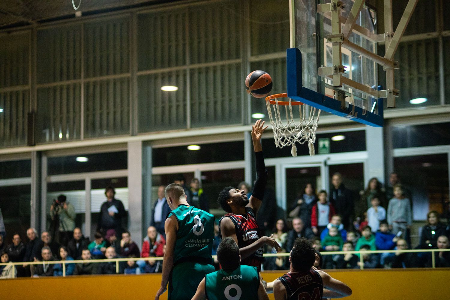 Bàsquet masculí. Partit de lliga. UE Sant Cugat-CB Cerdanyola. Foto: Adrián Gómez