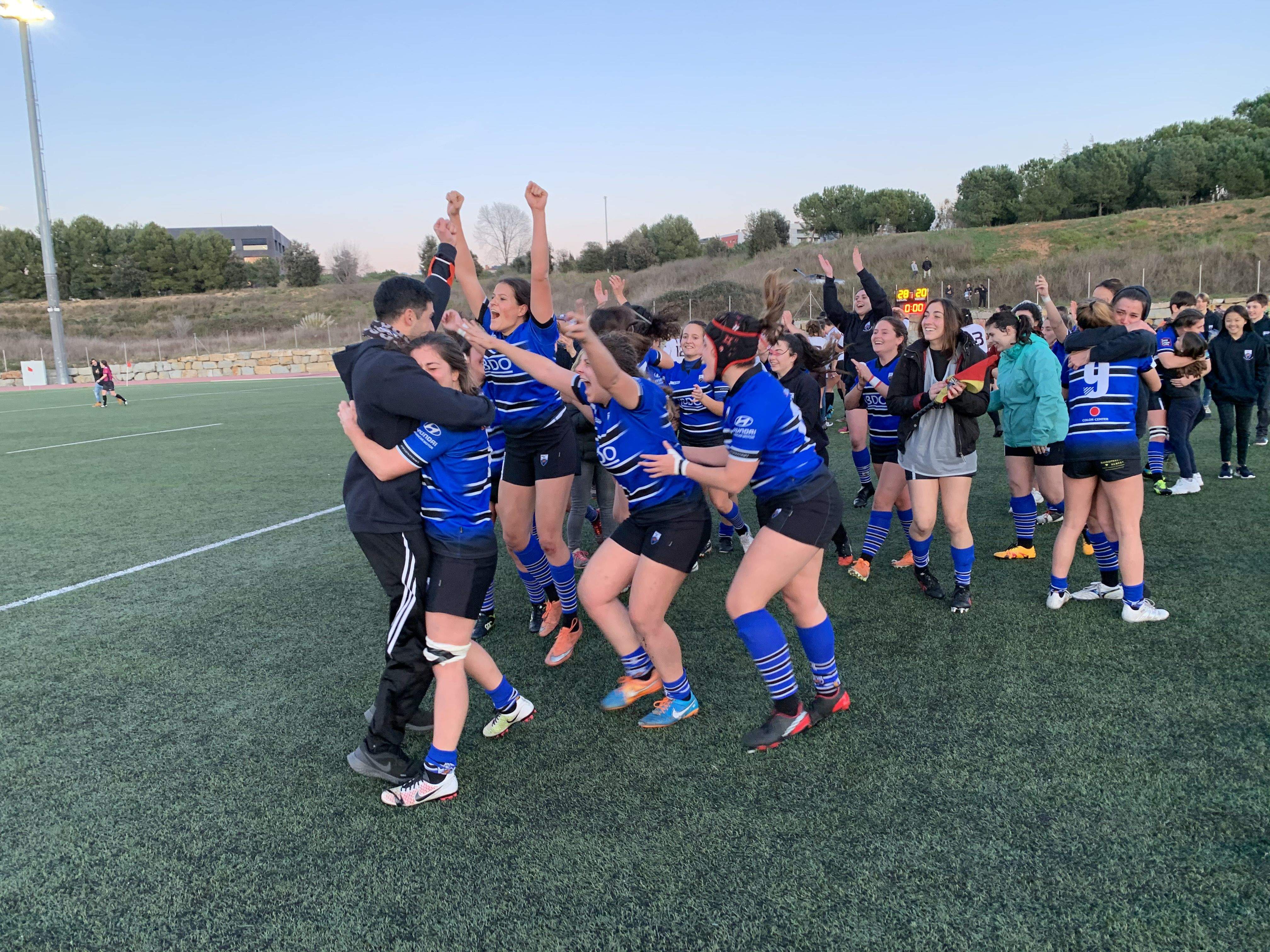 Victòria històrica del primer equip femení del Club de Rugby Sant Cugat en la categoria de plata del rugbi estatal. FOTO: Àlex López Puig