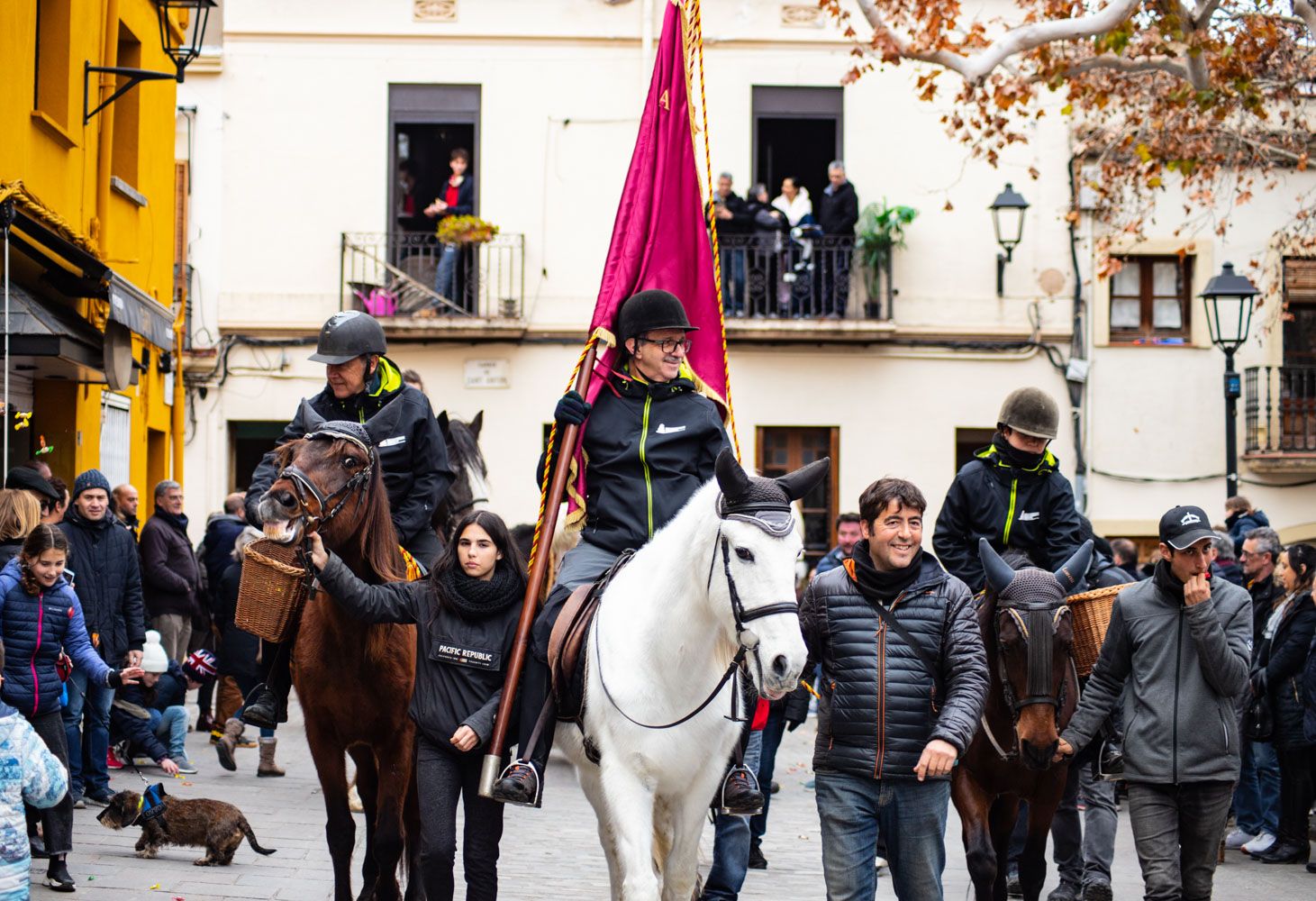 El Club Muntanyenc ha estat el banderer de Sant Antoni 2020. FOTO: Adrián Gómez