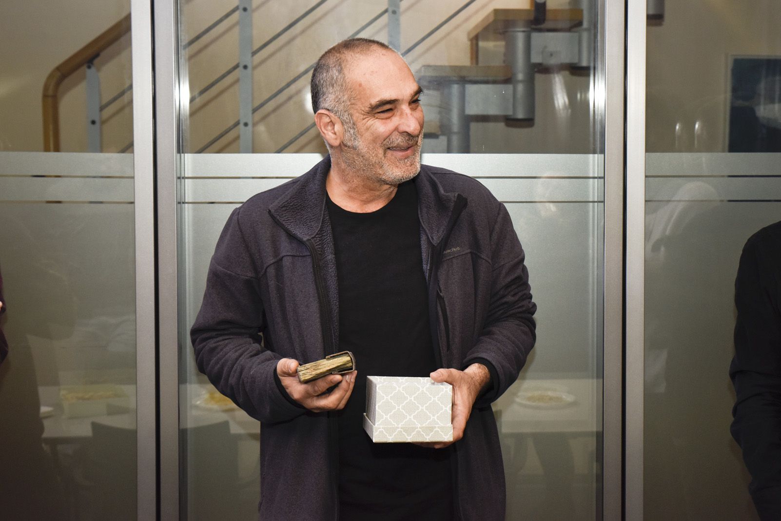 Ramon Piqué amb el guardó de personatge de l'any. FOTO: Bernat Millet