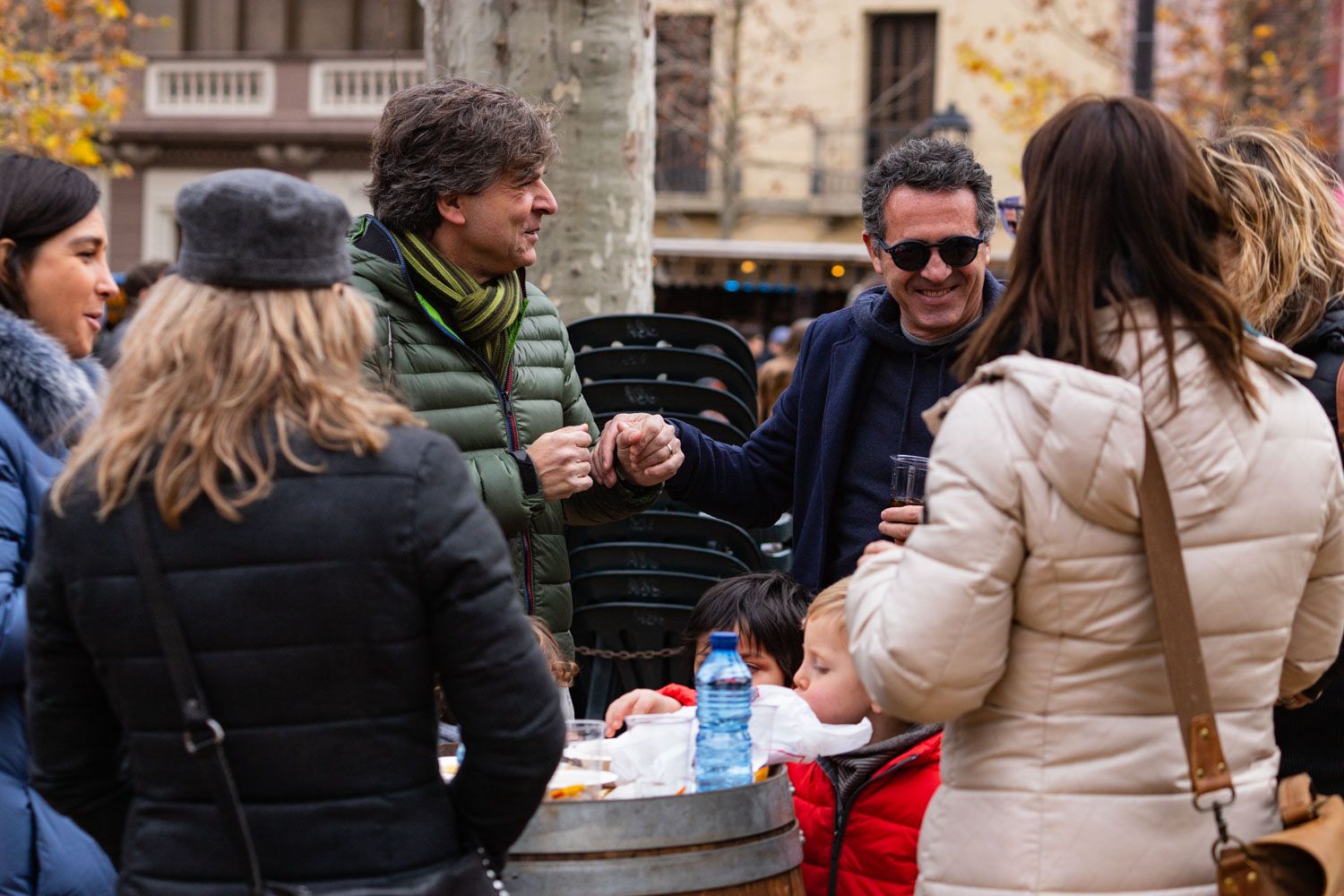 Vermut i animació familiar amb Carles Cuberes a la plaça de Barcelona.