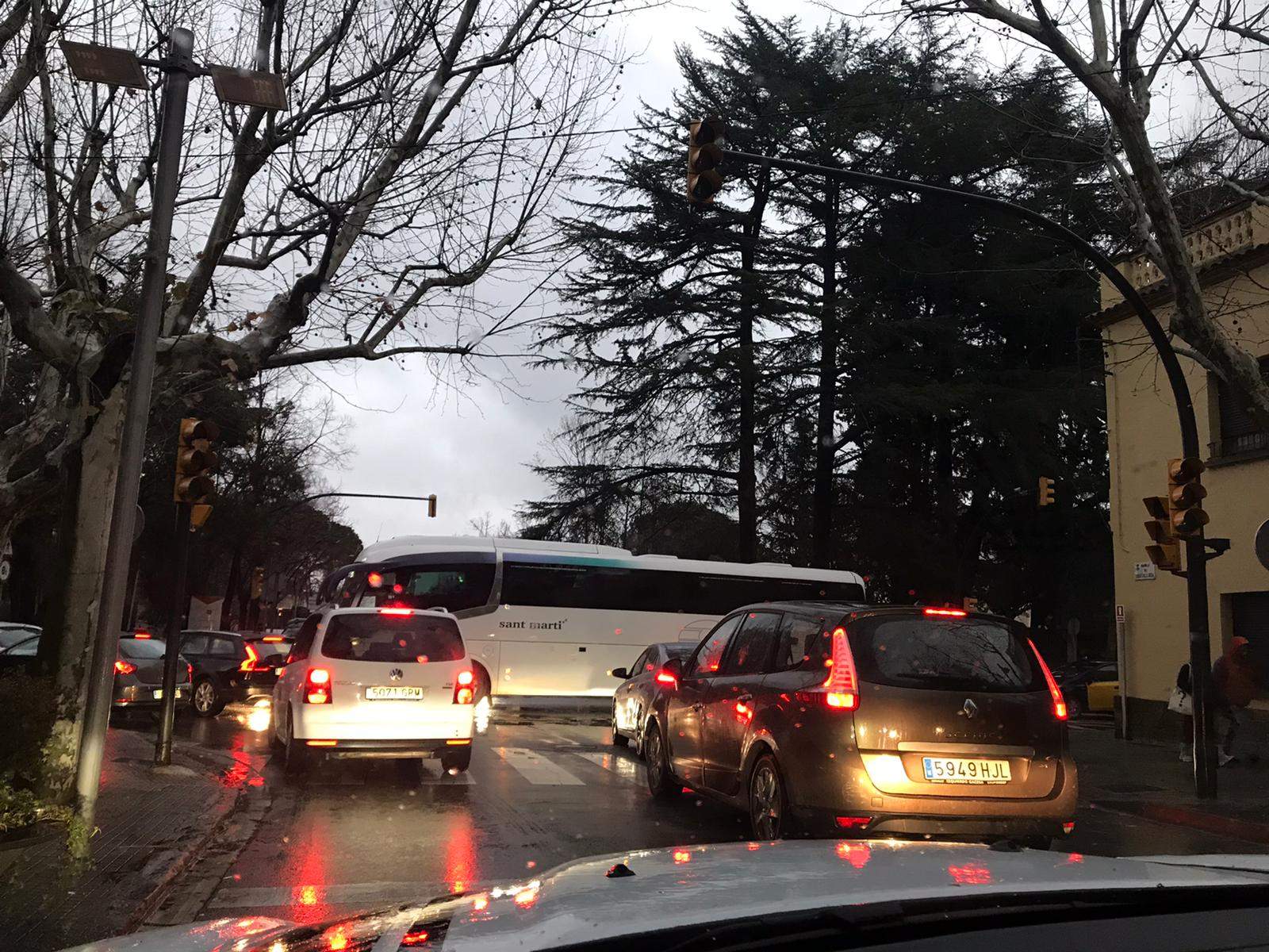 Entre altre sincidències, han deixat de funcionar els semàfors de rambla de Ribatallada. FOTO: Cedida