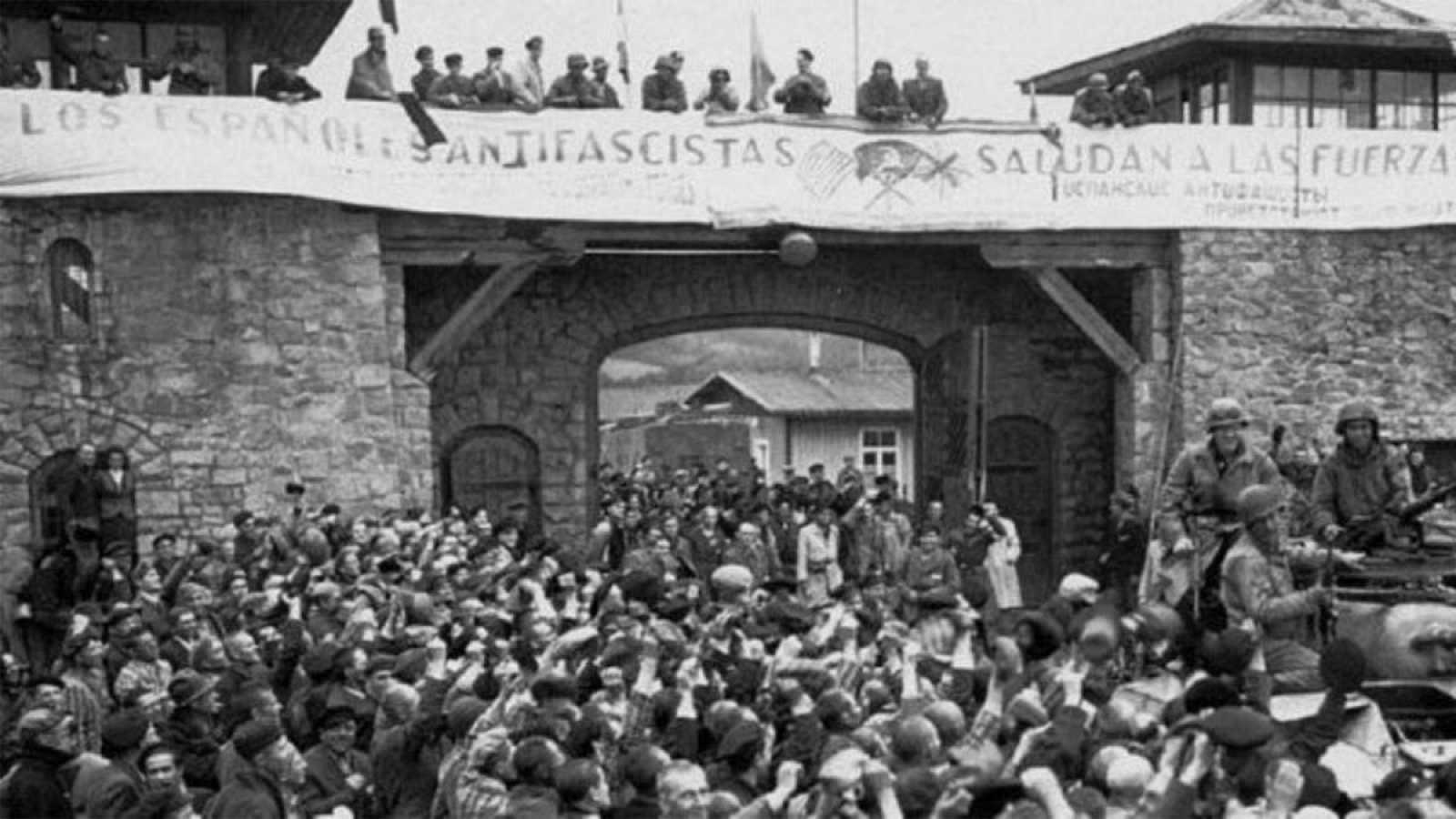 Una pancarta escrita en castellà rep als aliats en l'alliberament del camp de Mauthausen. FOTO: Cedida