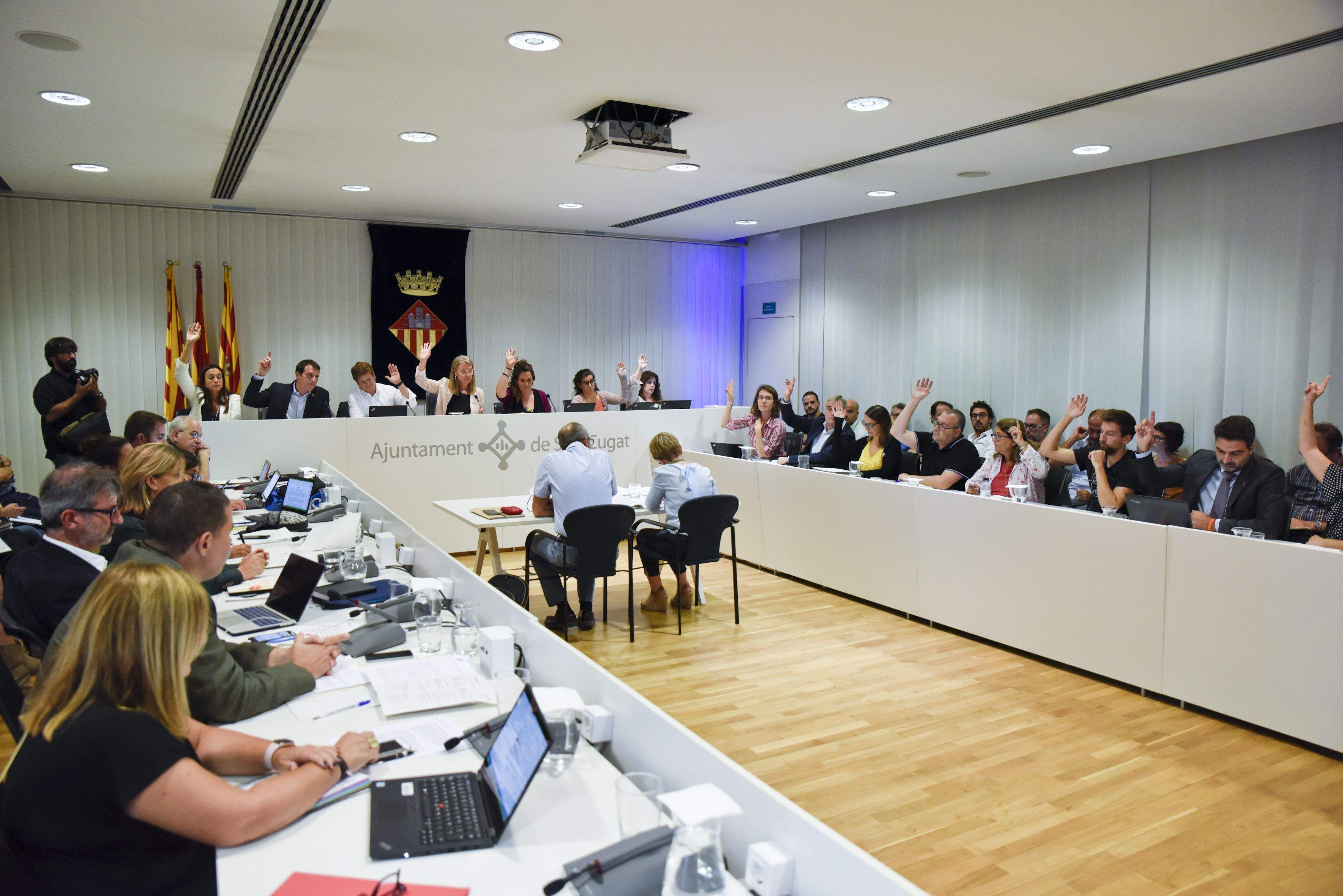 Ple municipal a l'ajuntament de Sant Cugat. FOTO: Bernat Millet