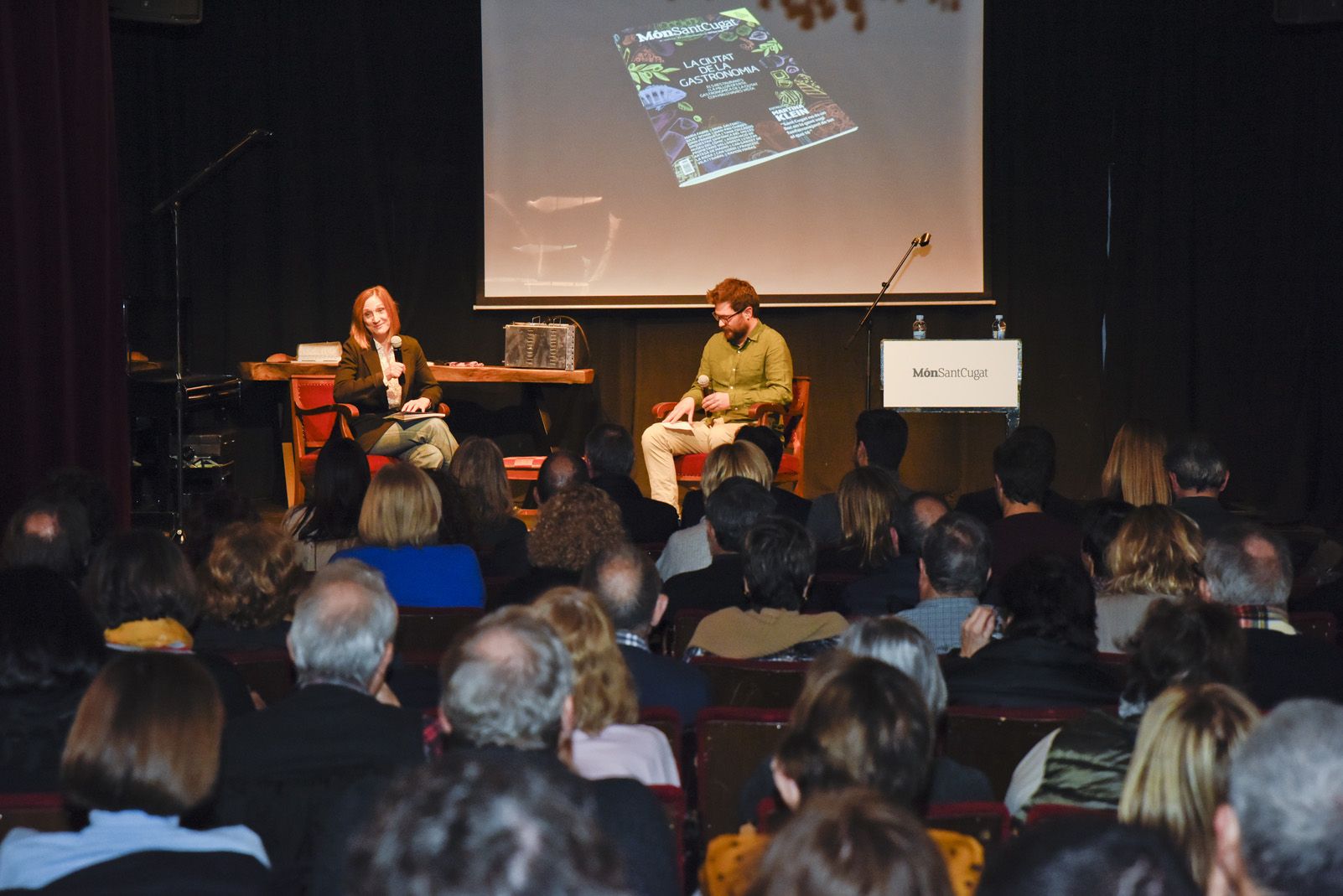 Collados i Bella durant la presentació de la revista Món Sant Cugat. FOTO: Bernat Millet