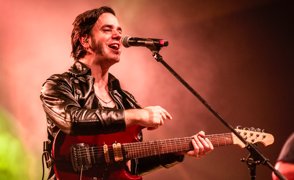 Arnau Tordera és la veu i guitarra d'Obeses. FOTO: Jordi Galderic