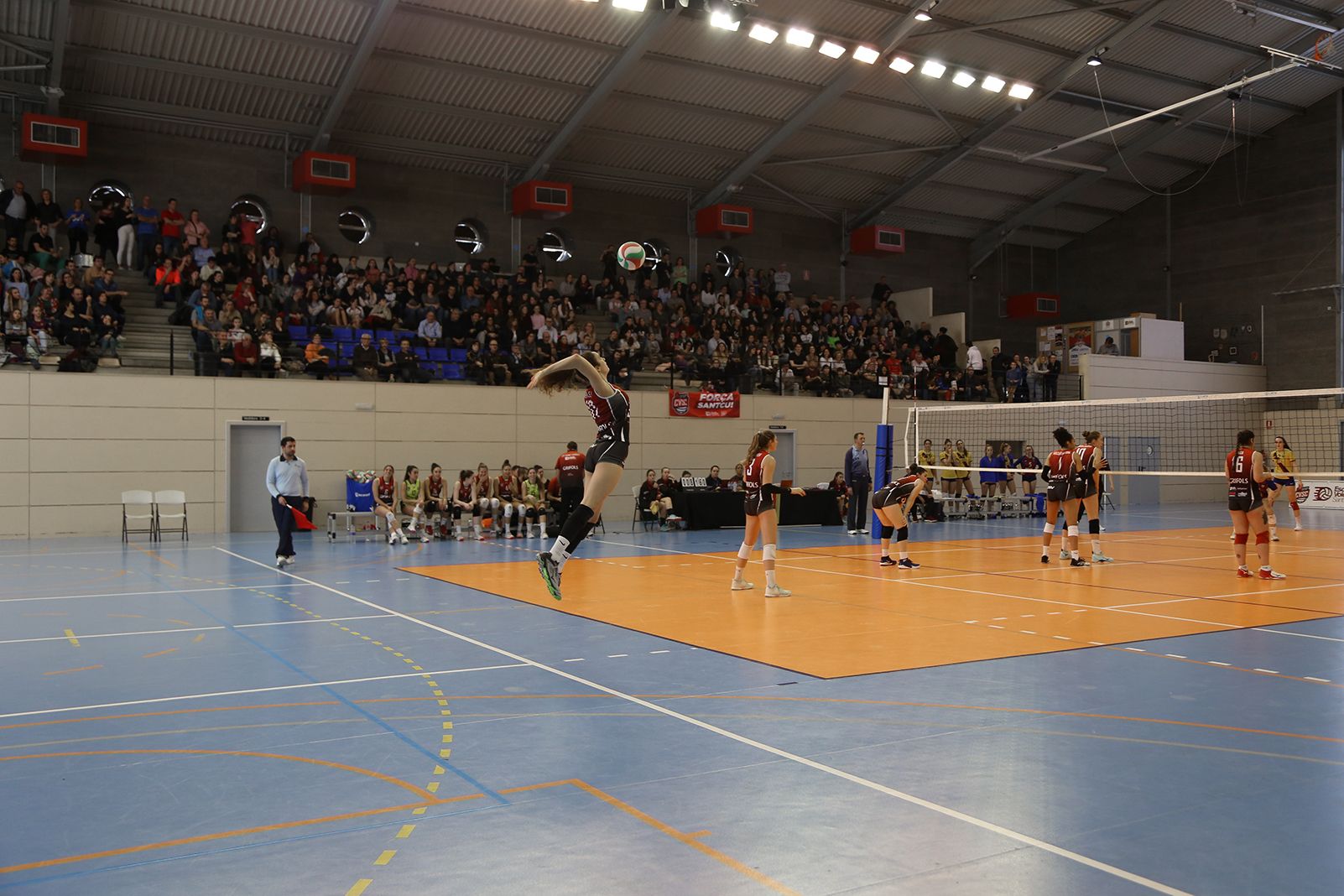 Partit de lliga voleibol femení CV Sant Cugat-CVB Barça. FOTO: Anna Bassa