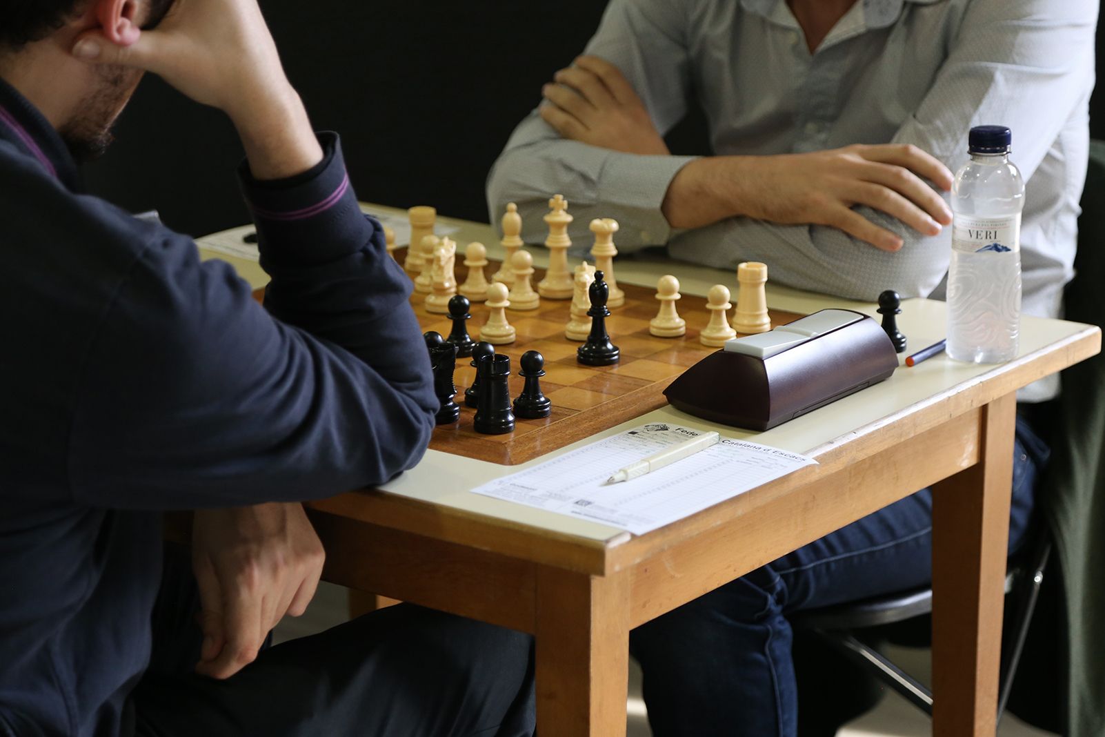 Una partida del Club d'Escacs Sant Cugat vers el Club Escacs Gerunda d'una temporada passada. FOTO: Anna Bassa