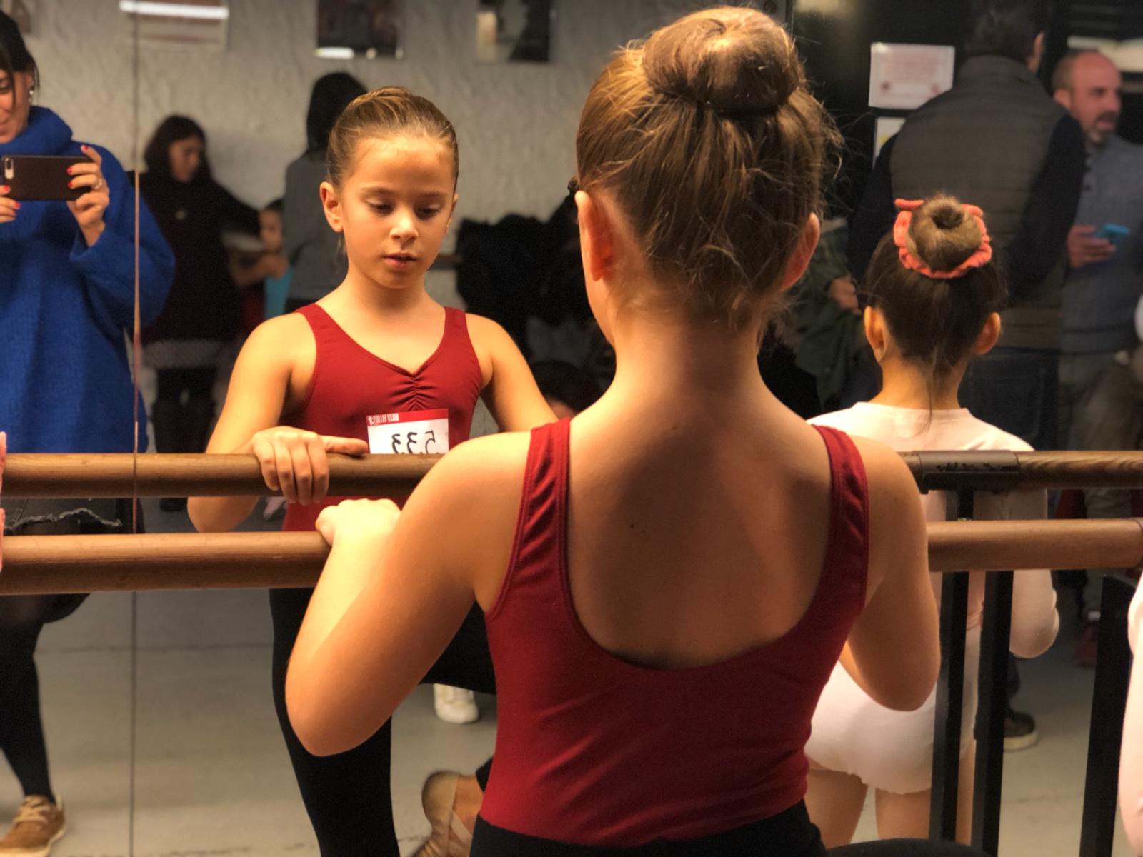 Berta Serrahima es prepara per un dels assajos de Billy Elliot. FOTO: Cedida