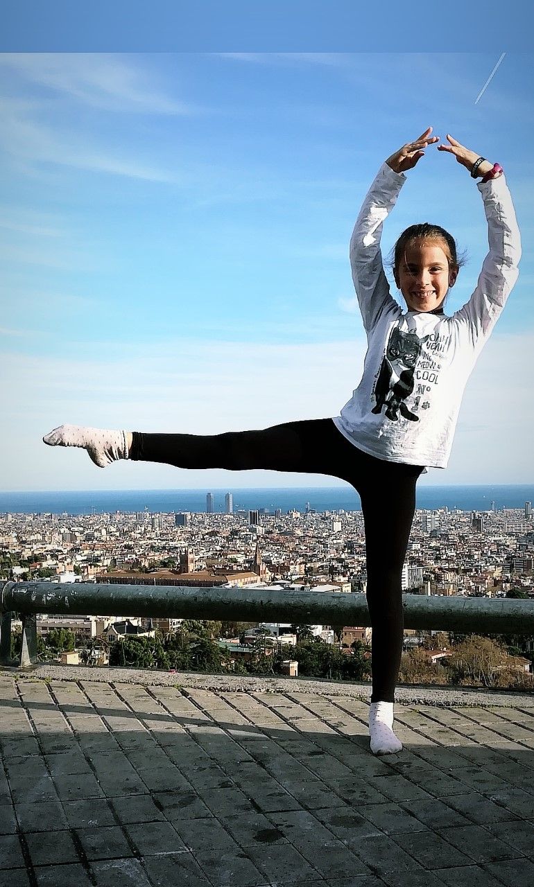 Berta Serrahima amb la ciutat de Barcelona al fons. FOTO: Cedida