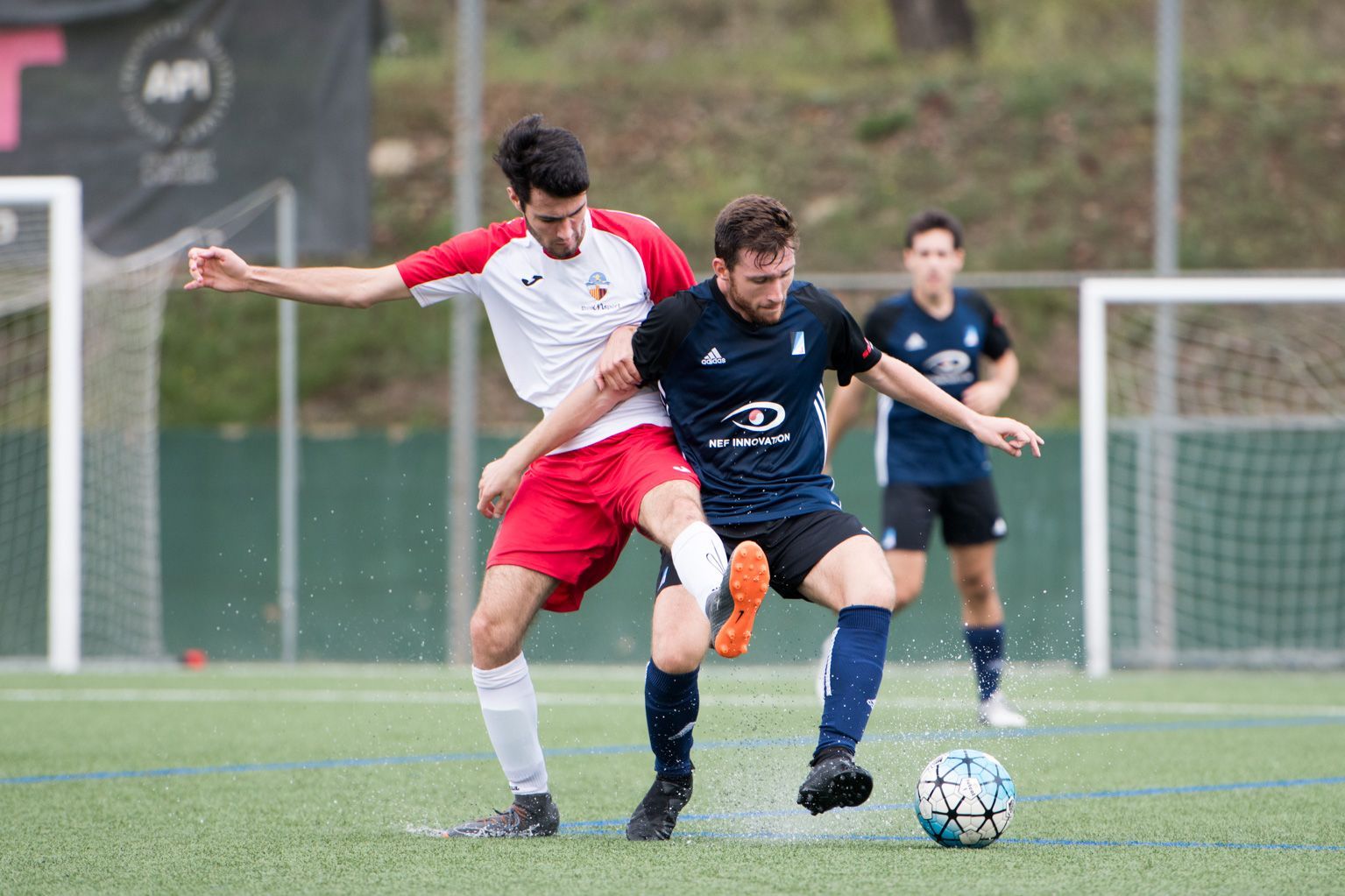 Fotografia del derbi d'aquesta temporada a la Segona Catalana entre Atlètic Junior i Sant Cugat FC. FOTO: Miguel López. 