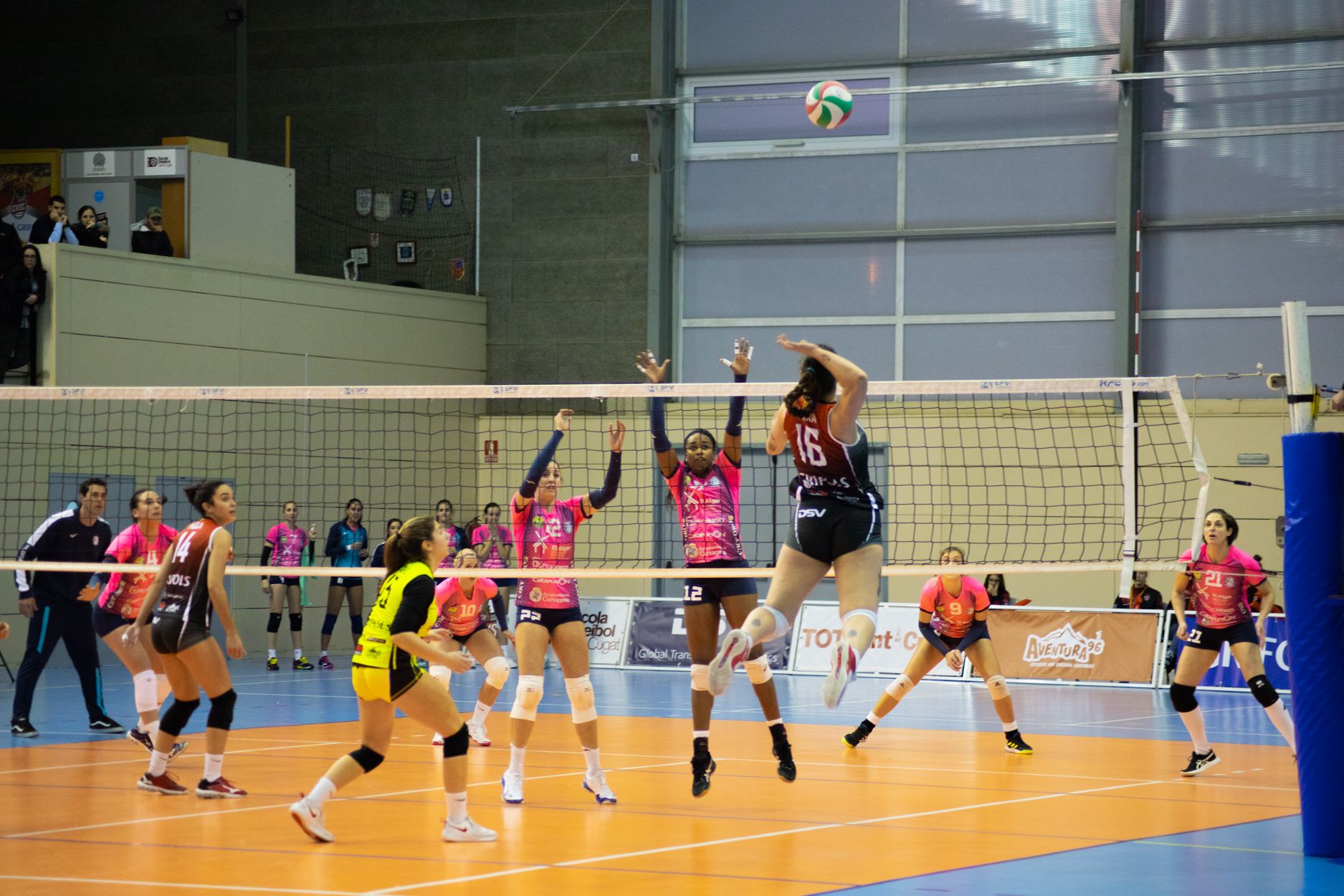 DSV Club Voleibol Sant Cugat - AD Algar Surmenor. Foto: Adrián Gómez