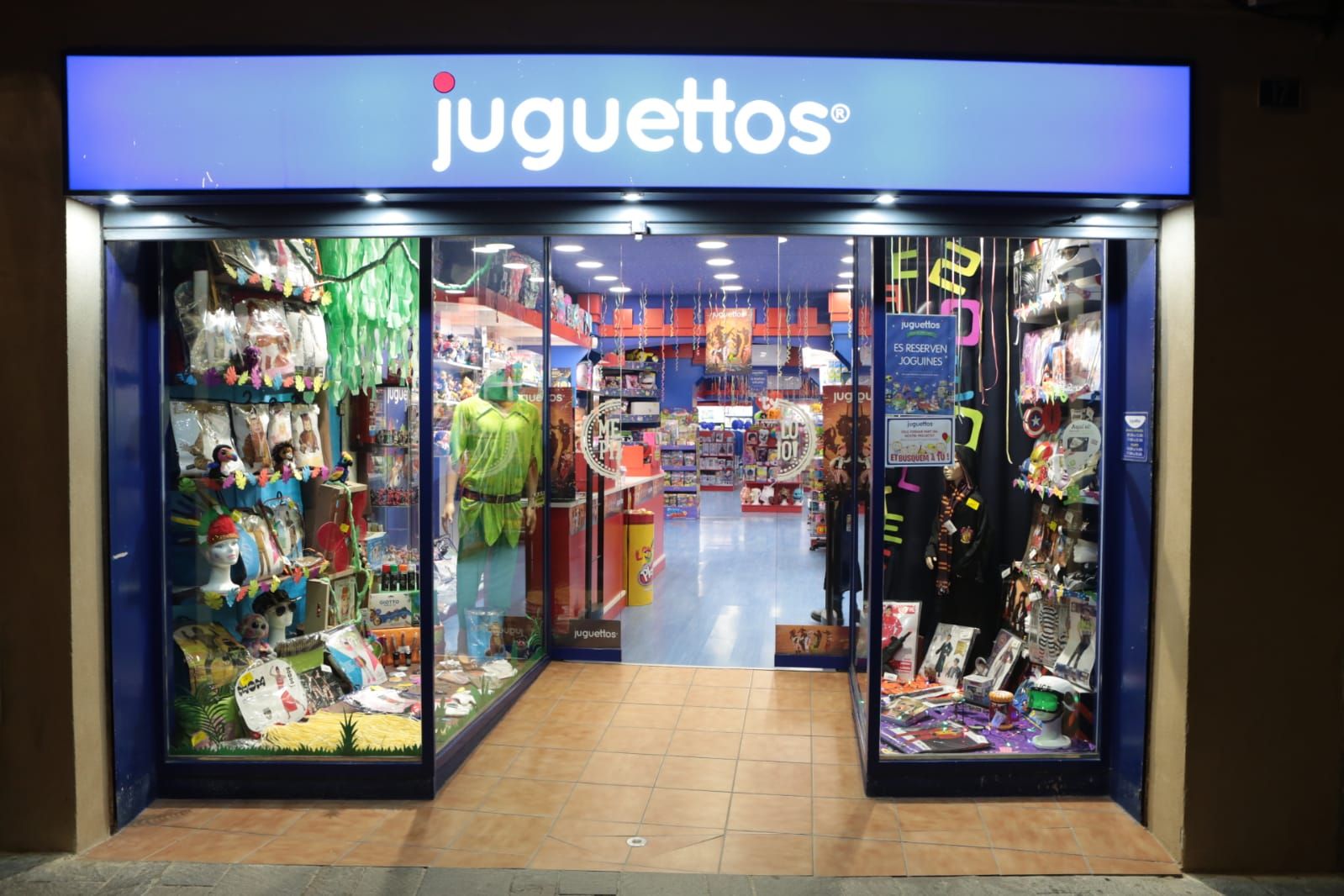 Concurs d'aparadors de Carnaval: Juguettos. FOTO: Artur Ribera