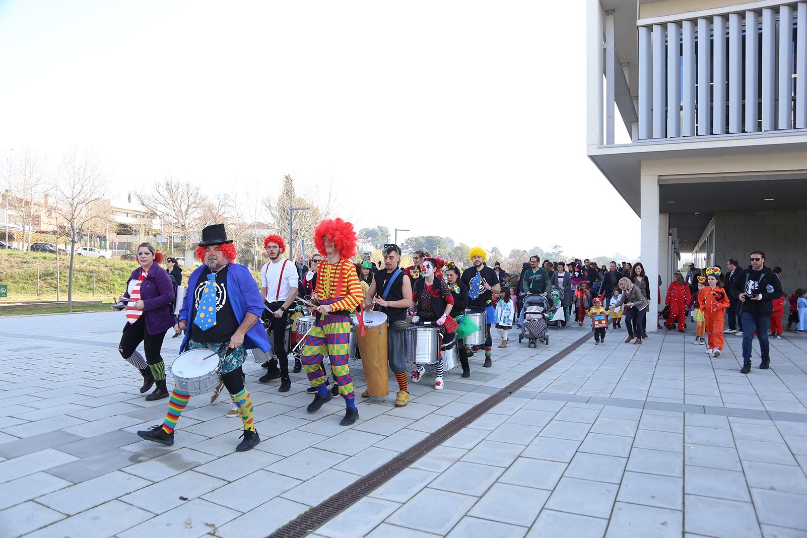 Rua de Blacktucada per l'eix comercial de Mira-sol. FOTO: Anna Bassa