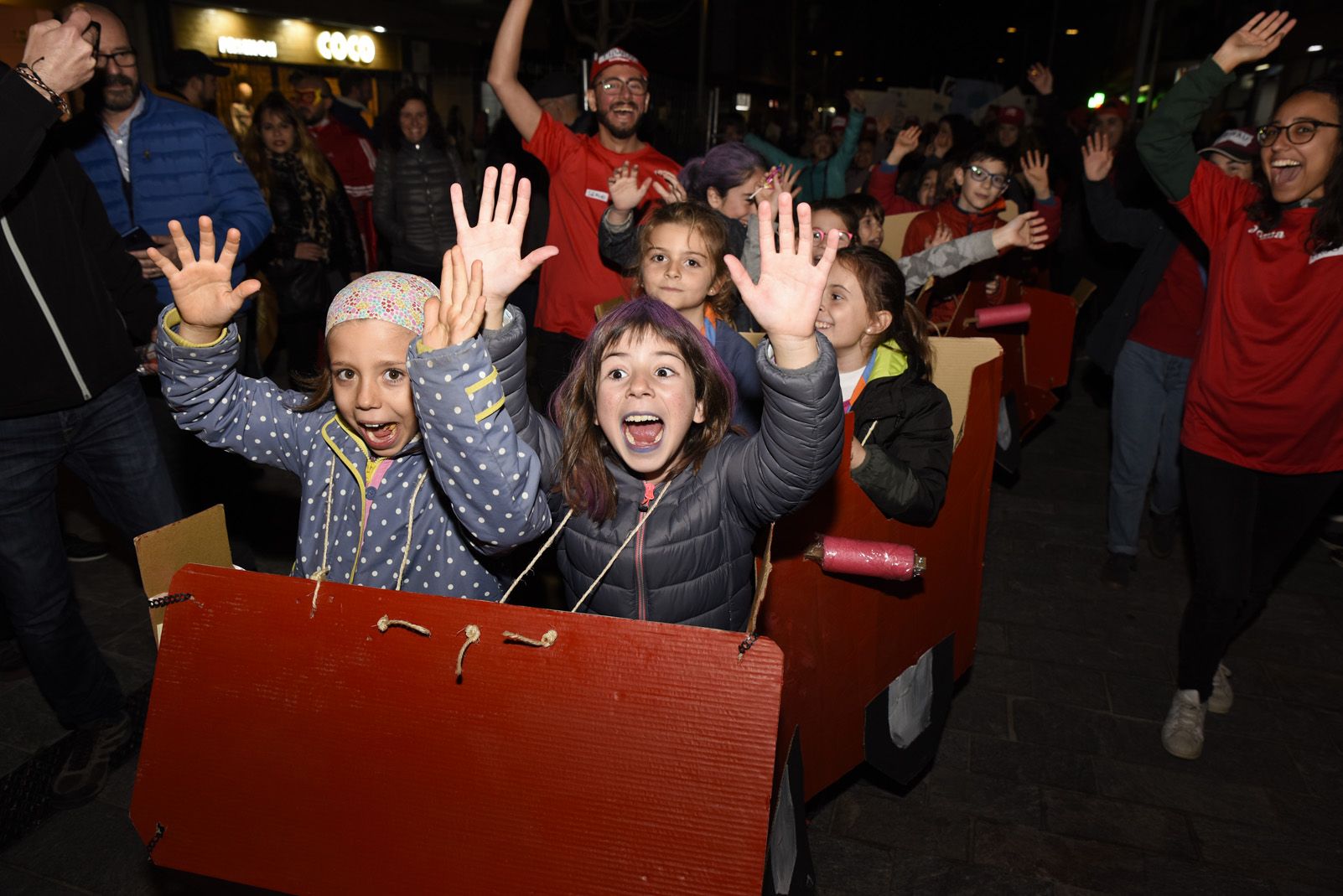 Rua de comparses infantil i adults de Carnaval. Foto: Bernat Millet.