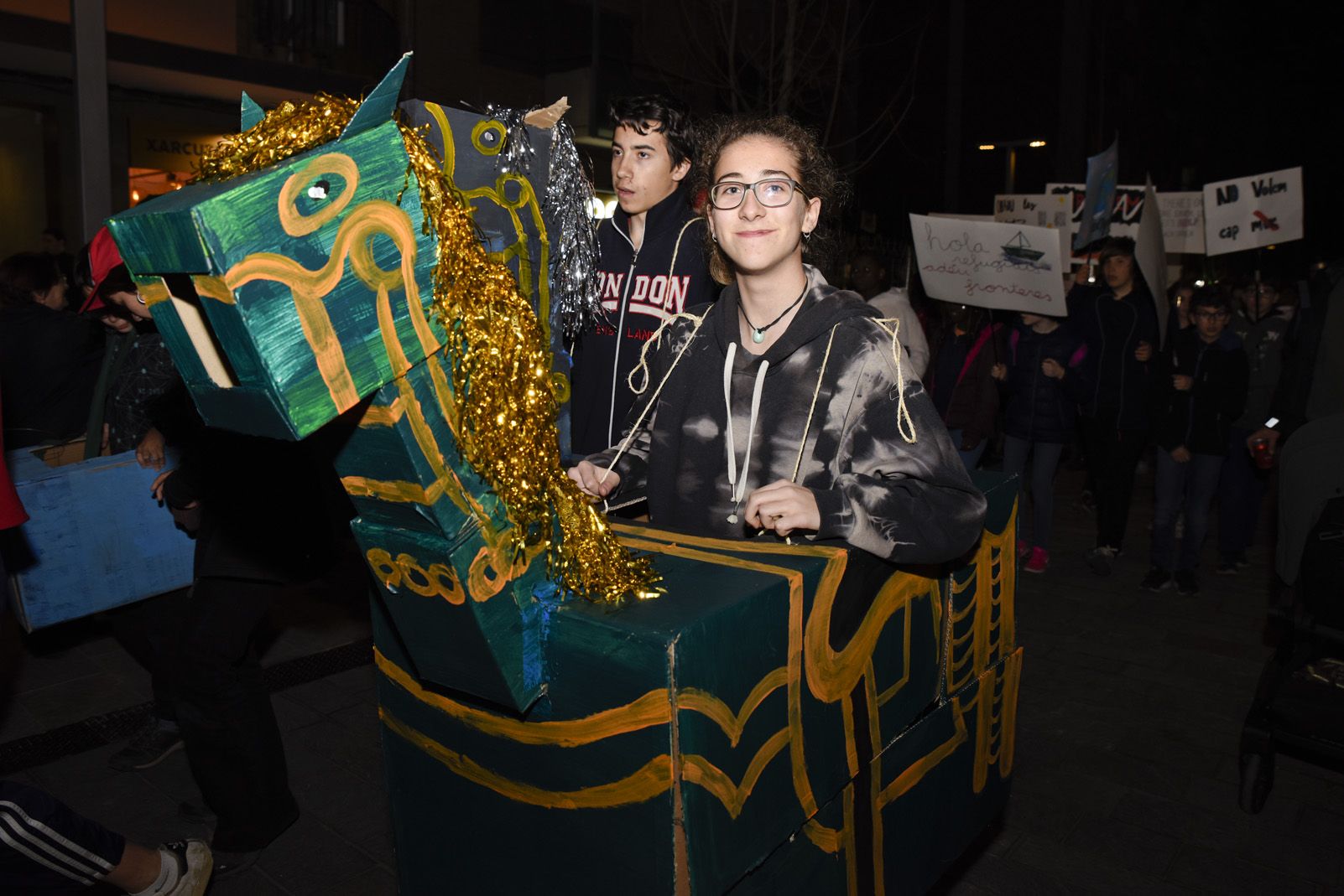 Rua de comparses infantil i adults de Carnaval. Foto: Bernat Millet.