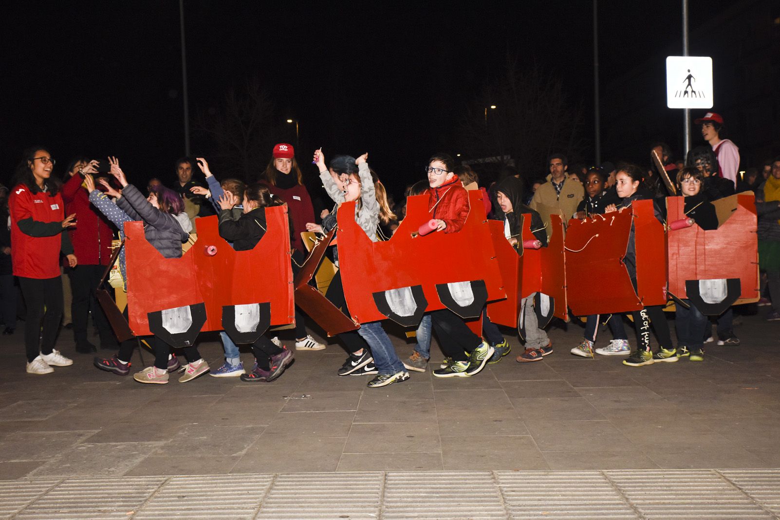 Rua de comparses infantil i adults de Carnaval. Foto: Bernat Millet.