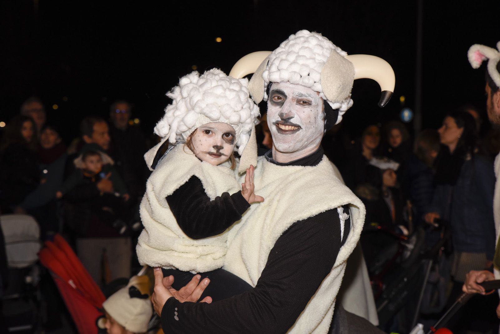 Rua de comparses infantil i adults de Carnaval. Foto: Bernat Millet.