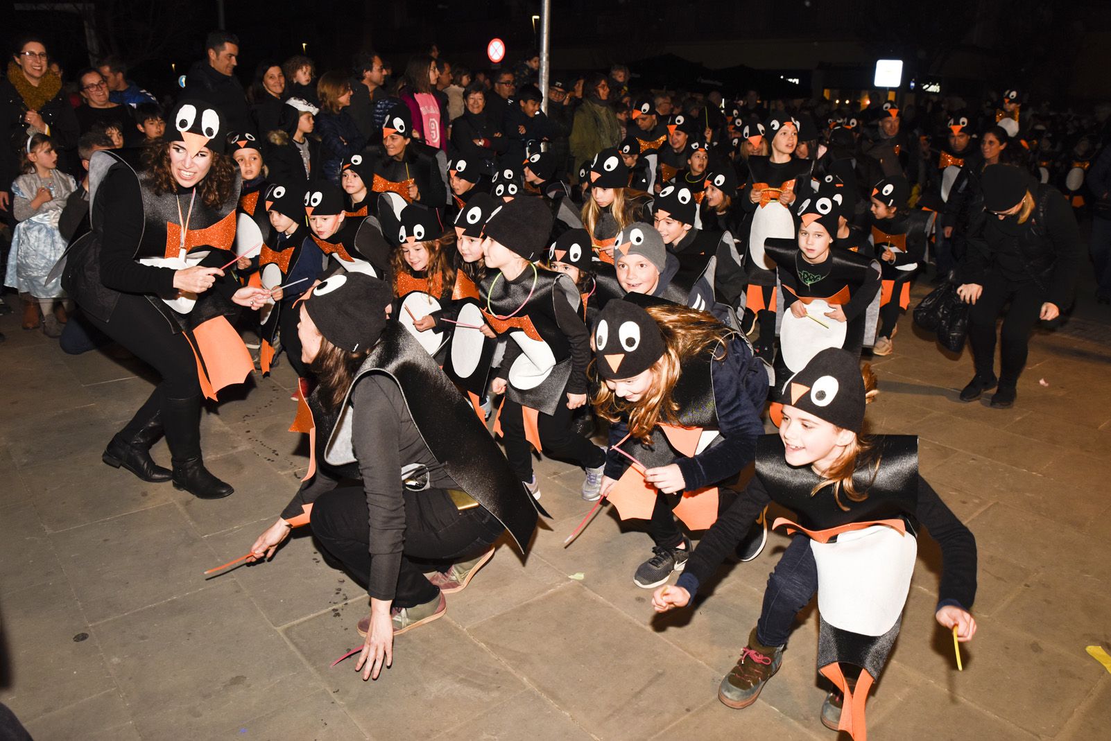 Rua de comparses infantil i adults de Carnaval. Foto: Bernat Millet.