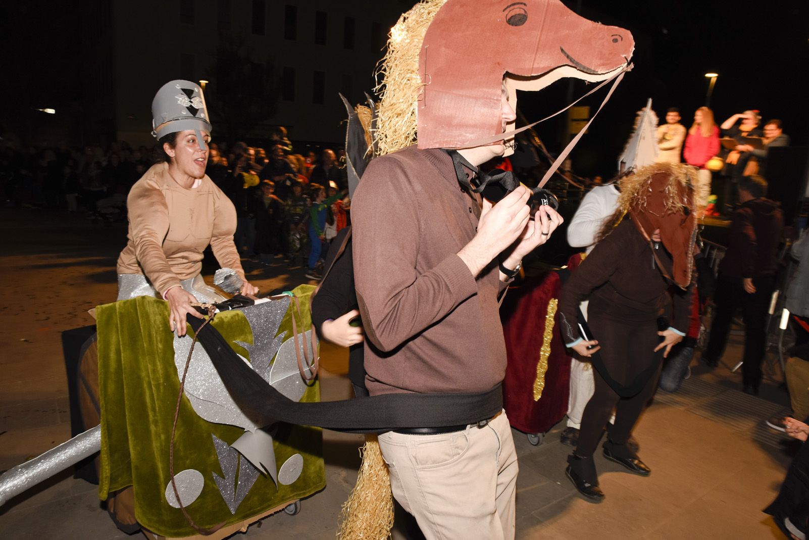 Rua de comparses infantil i adults de Carnaval. Foto: Bernat Millet.