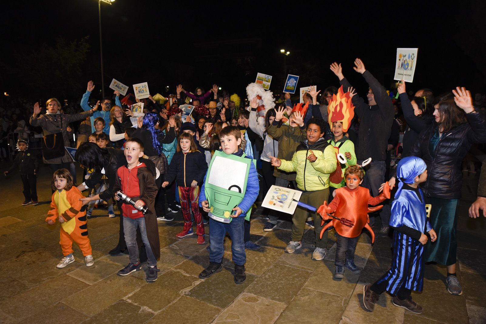 Rua de comparses infantil i adults de Carnaval. Foto: Bernat Millet.