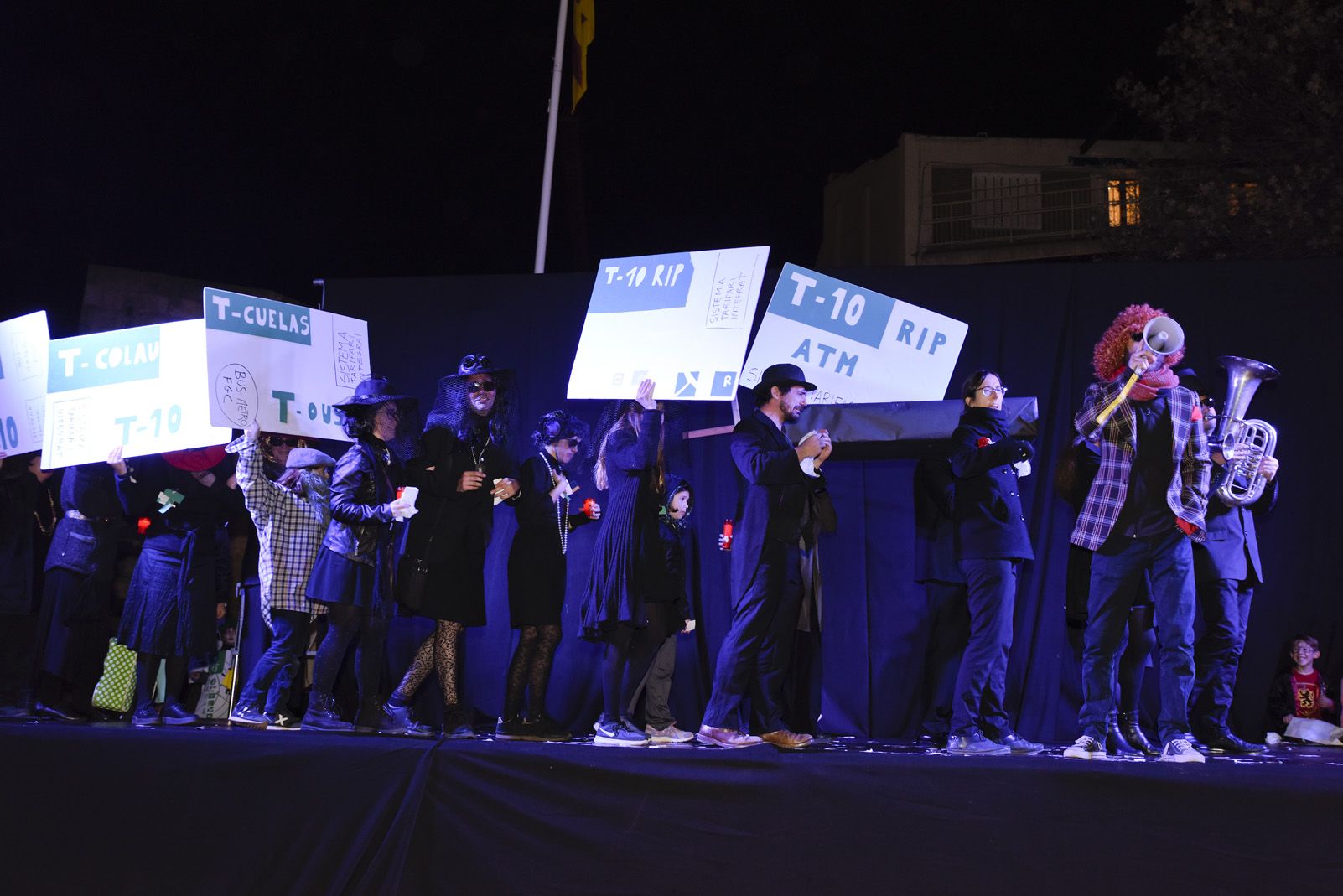 Rua de comparses infantil i adults de Carnaval. Foto: Bernat Millet.