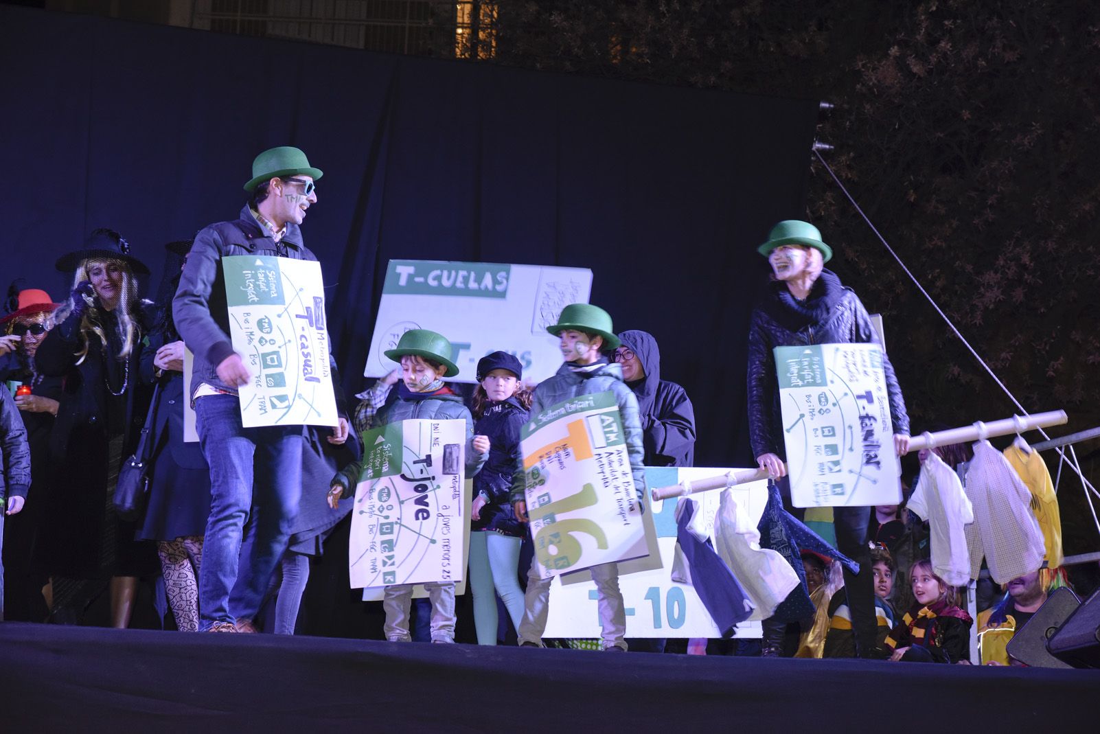 Rua de comparses infantil i adults de Carnaval. Foto: Bernat Millet.