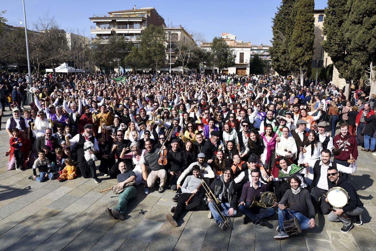 Foto de família del Ball de Gitanes, una de les activitats més participades del Carnaval a Sant Cugat. FOTO: Bernat Millet