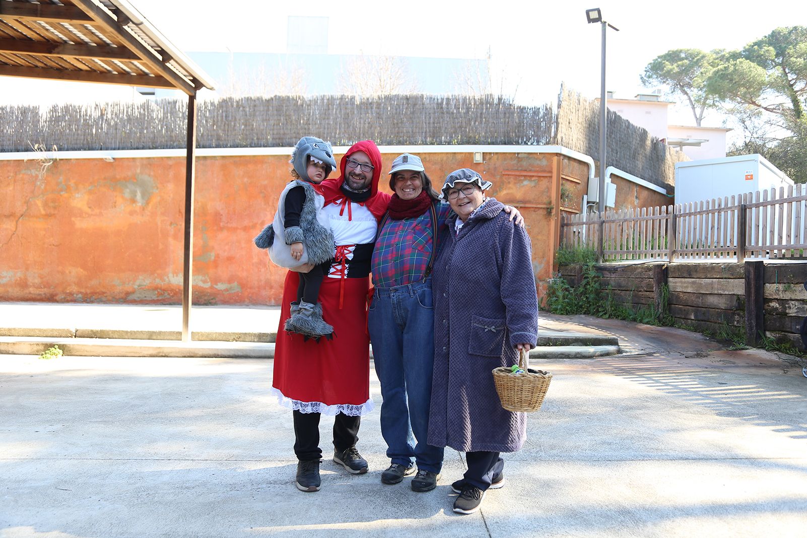 Disfresses en famiília a Valldoreix. FOTO: Anna Bassa