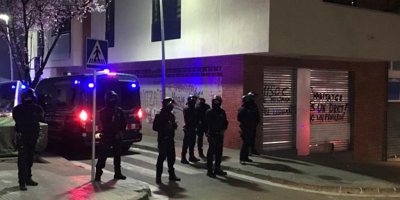 Intervenció dels cossos de seguretat després del desallotjament. FOTO: TOT Sant Cugat