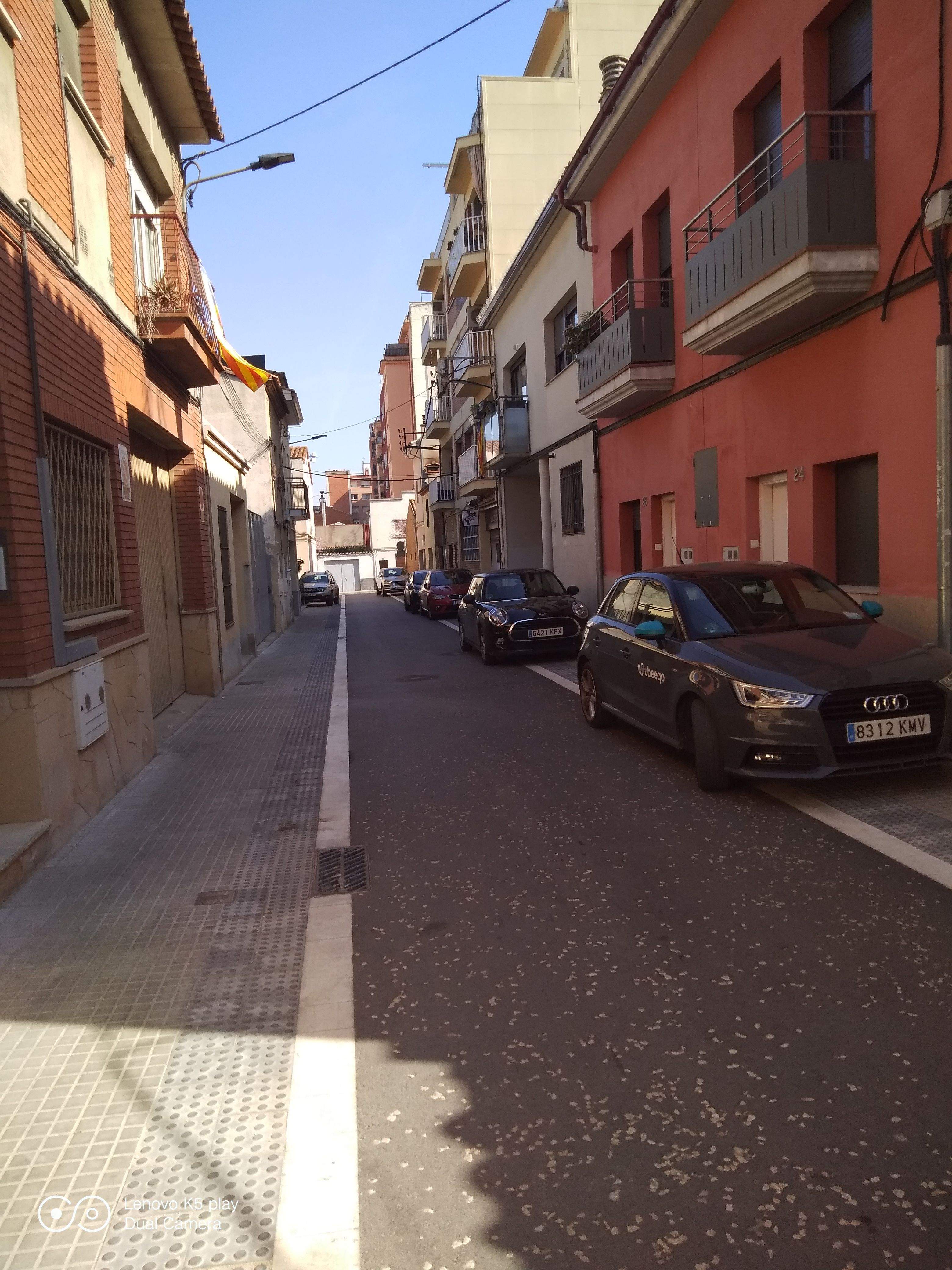 Imatge del carrer de Sant Llorenç de Sant Cugat. FOTO: Jordi Abellán