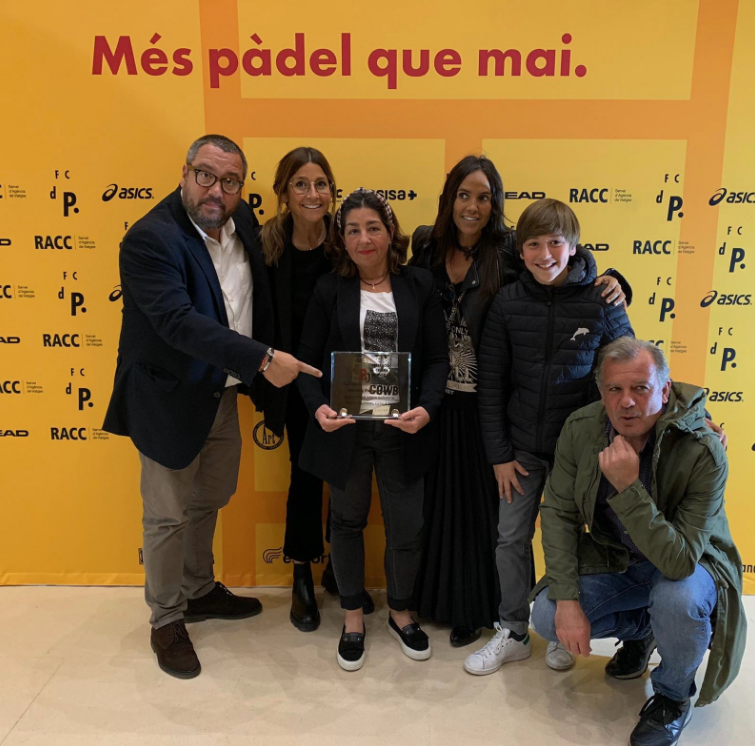 Els organitzadors del #ForçaMiquel, recollint el guardó a la 1a Gala del Pàdel Català. FOTO: Cedida