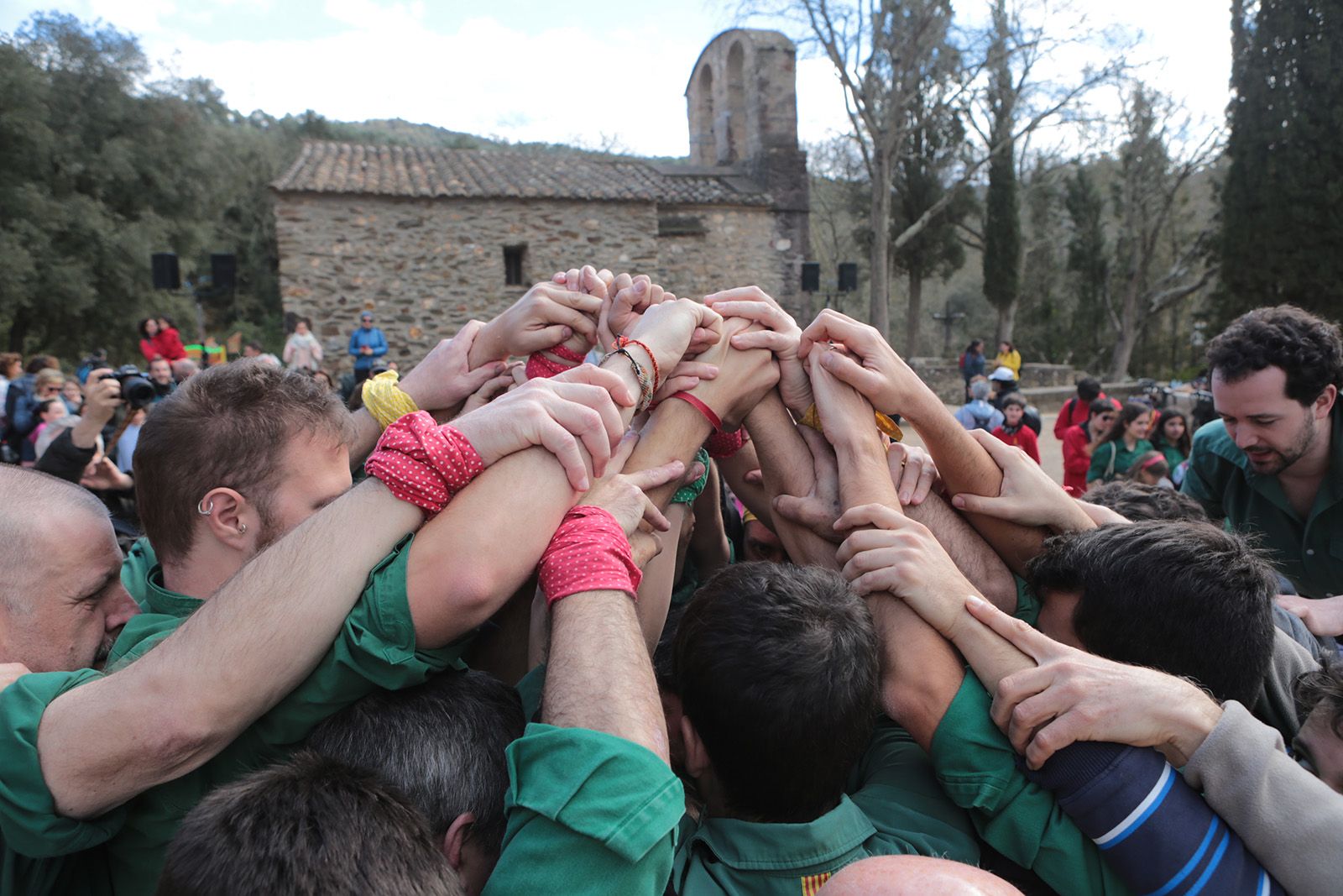 Els Castellers a Sant Medir. FOTO: Artur Ribera