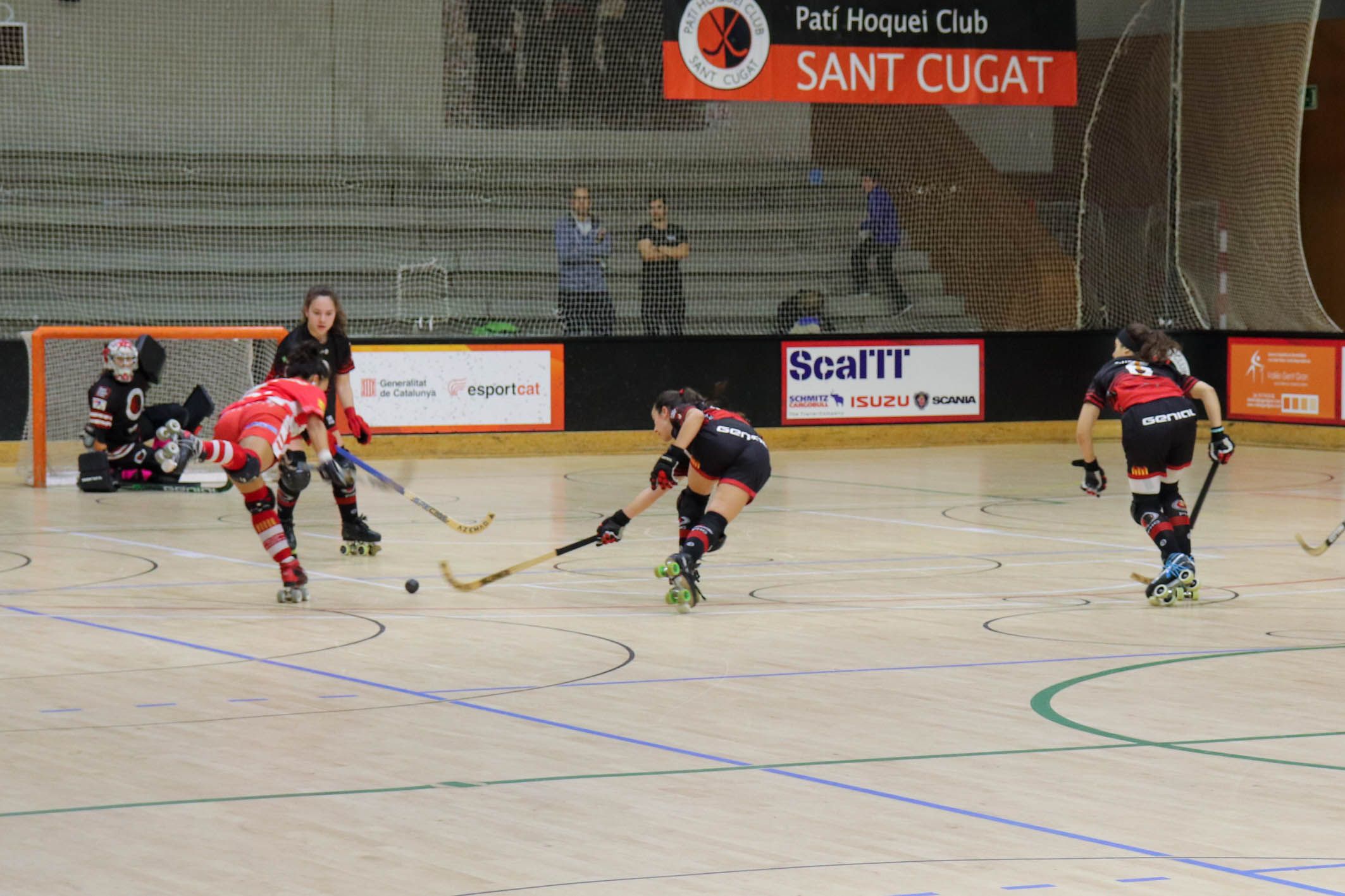 Hoquei patins femení PHC Sant Cugat contra Garatge Plana Girona. Foto: Esther Murphy.