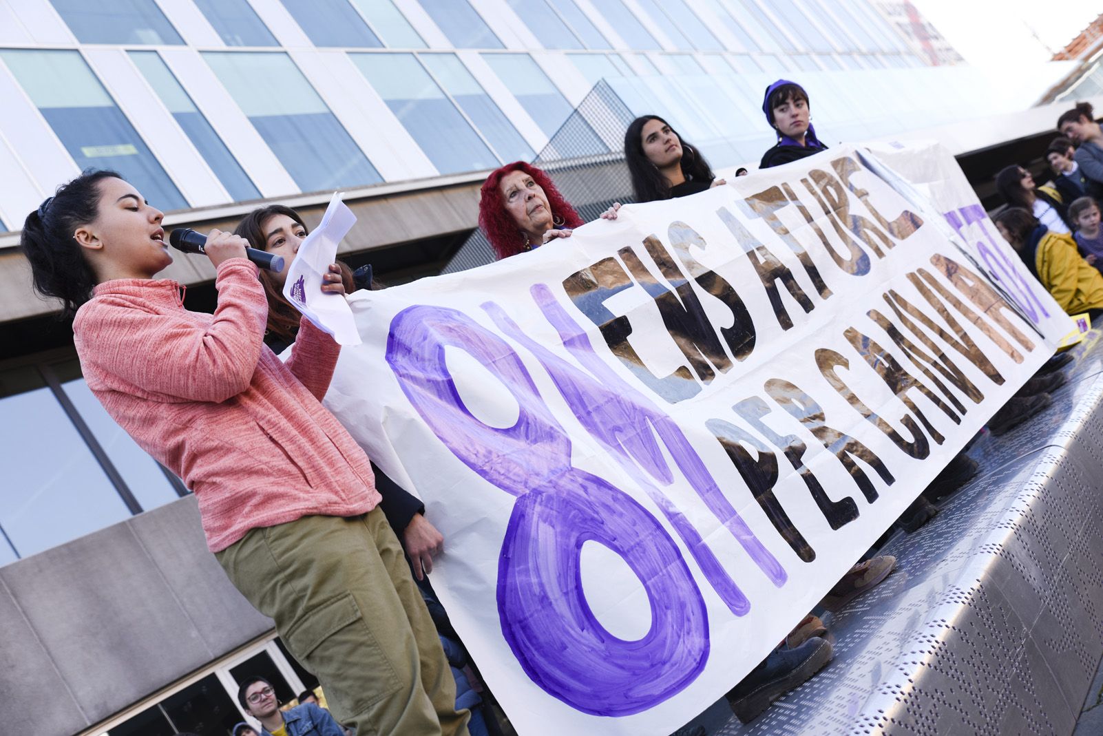 Manifestació: 'Ens aturem per canviar-ho tot. Cap pas enrere'. Foto: Bernat Millet.
