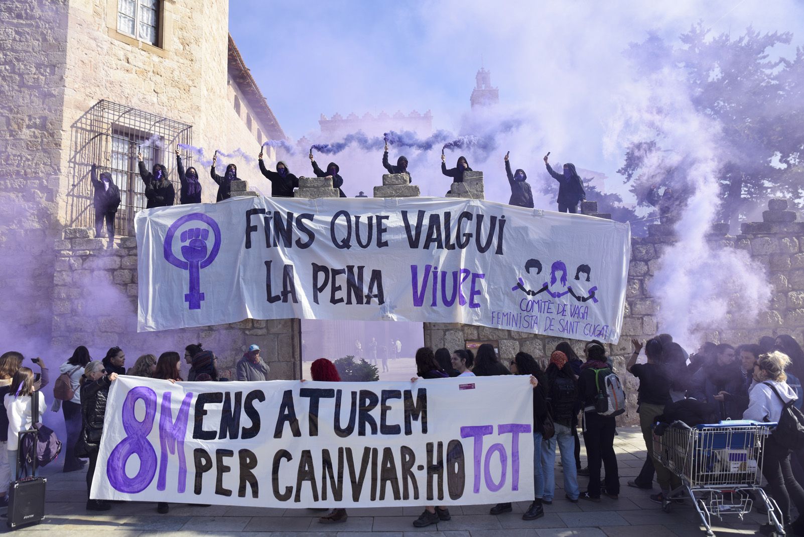Manifestació: 'Ens aturem per canviar-ho tot. Cap pas enrere'. Foto: Bernat Millet.
