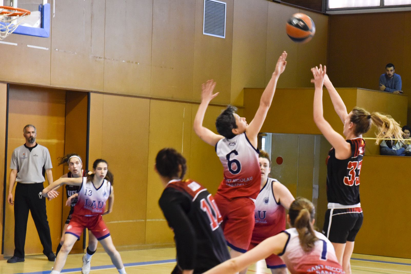 Bàsquet femení UESC contra CE Sant Nicolau. Foto: Bernat Millet.