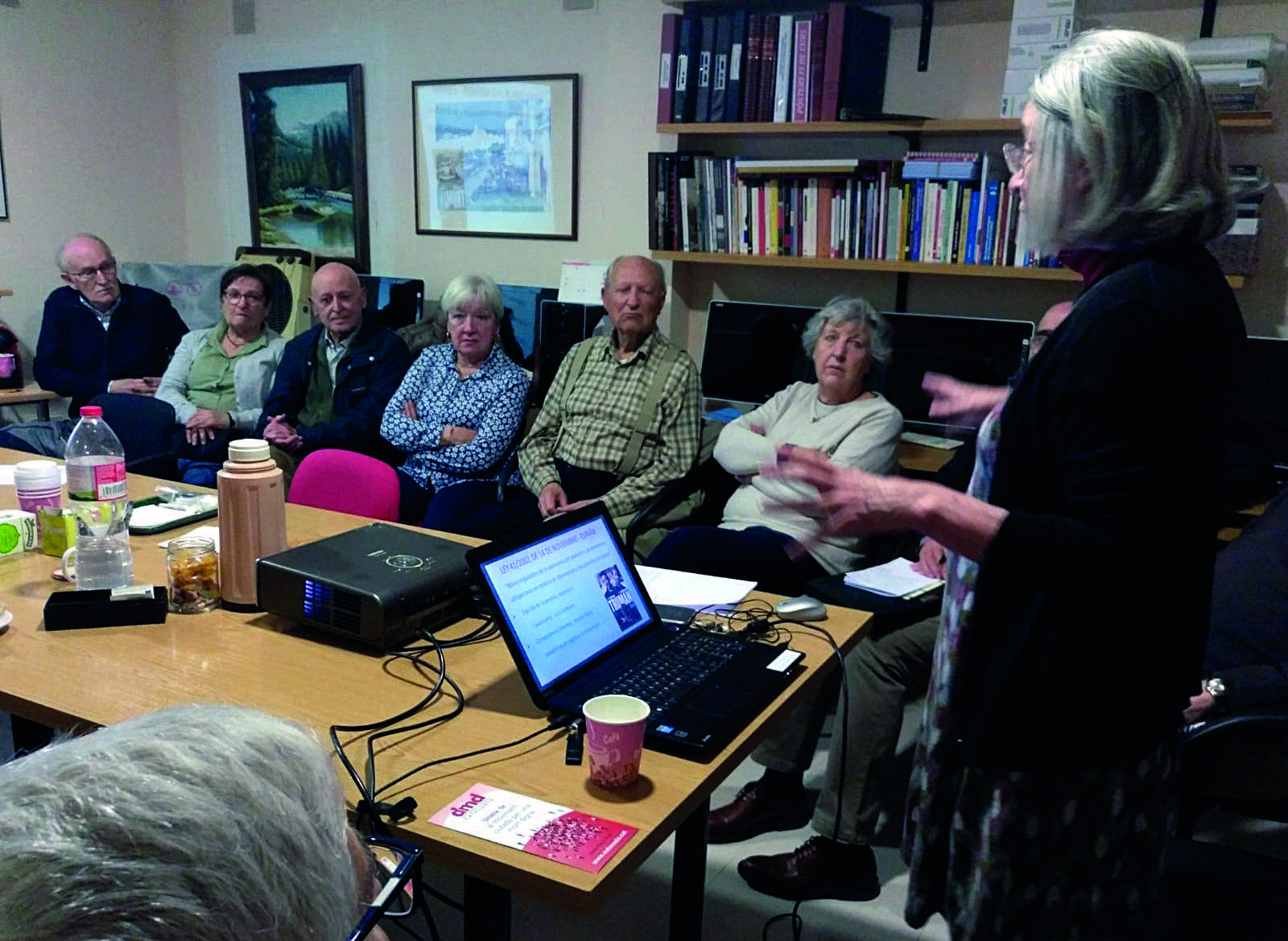 Glòria Cantarell durant la tertúlia 'Dret al final de la vida'