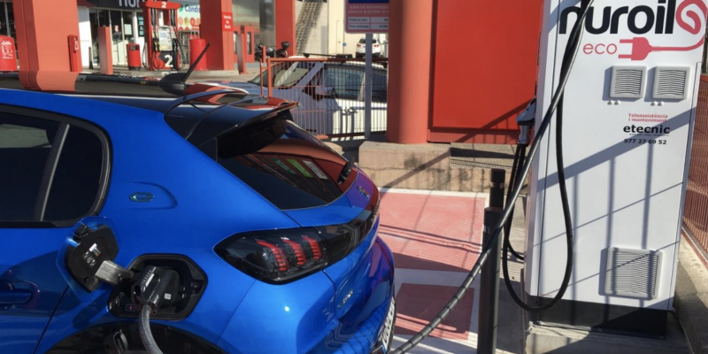 El nou punt de càrrega de vehicles elèctrics a Cerdanyola. FOTO: Cedida