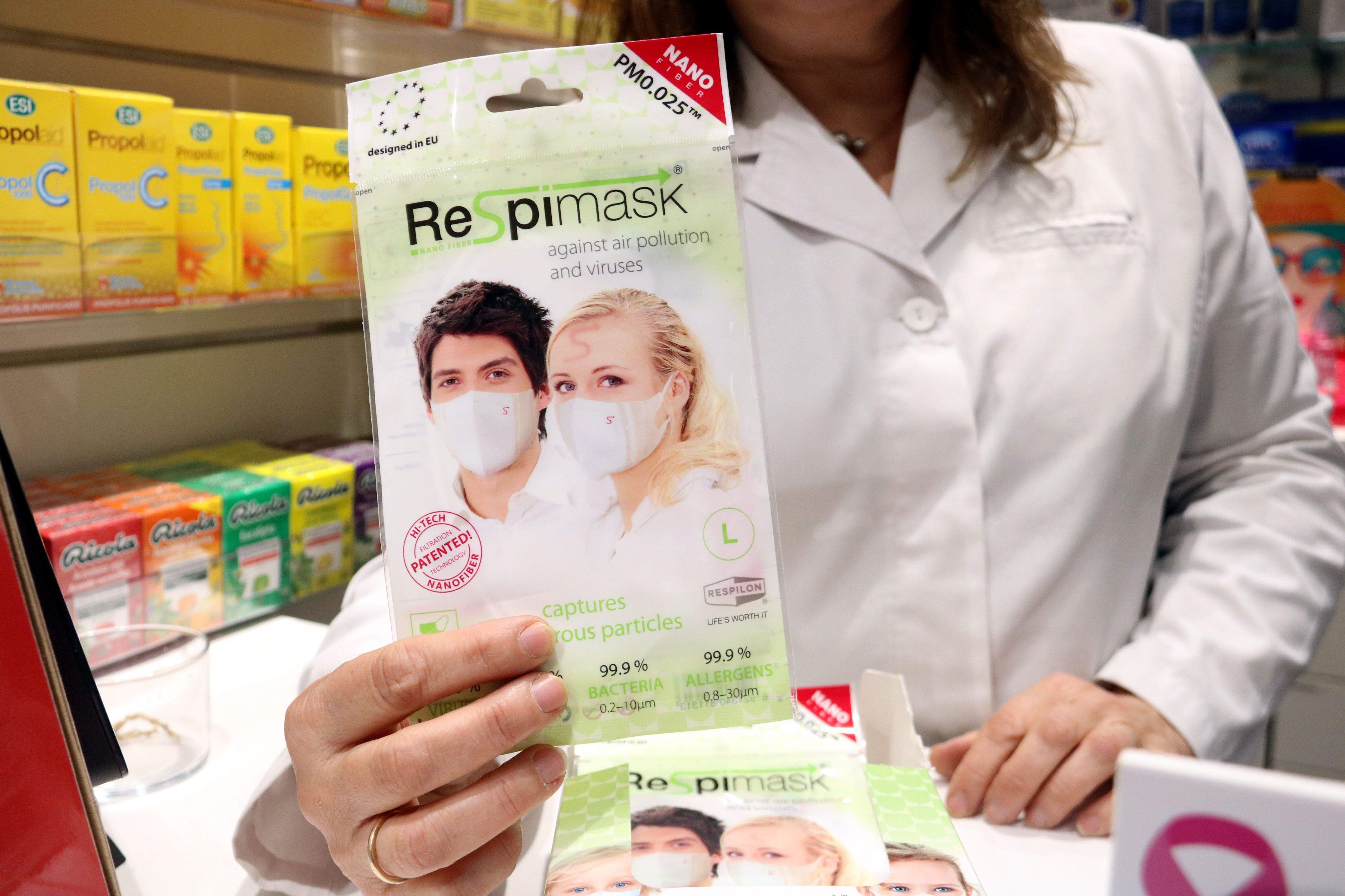 L'Ajuntament demana a la ciutadania que cedeixi materials sanitaris de protecció FOTO: ACN / Eli Don