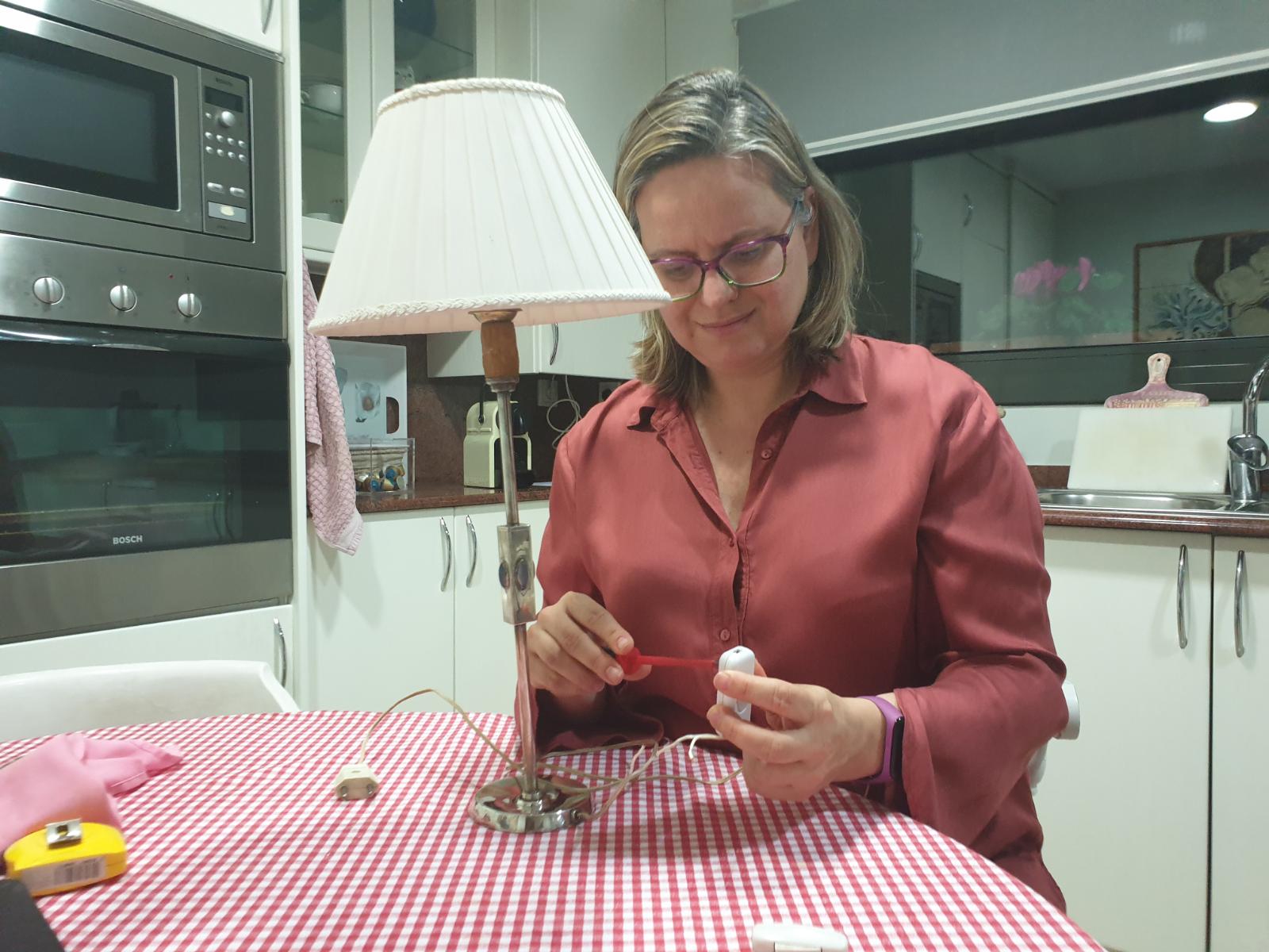 Fent bricolatge a casa.