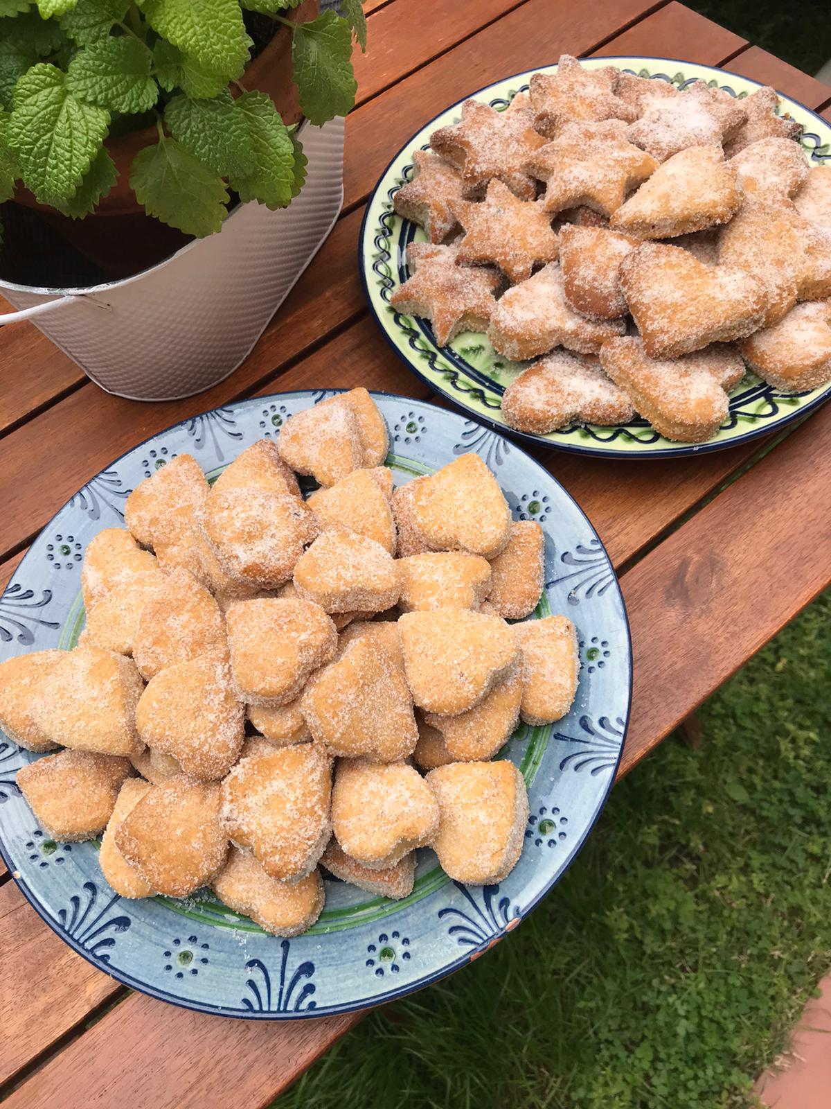 Fent dolços per menjar en familia.