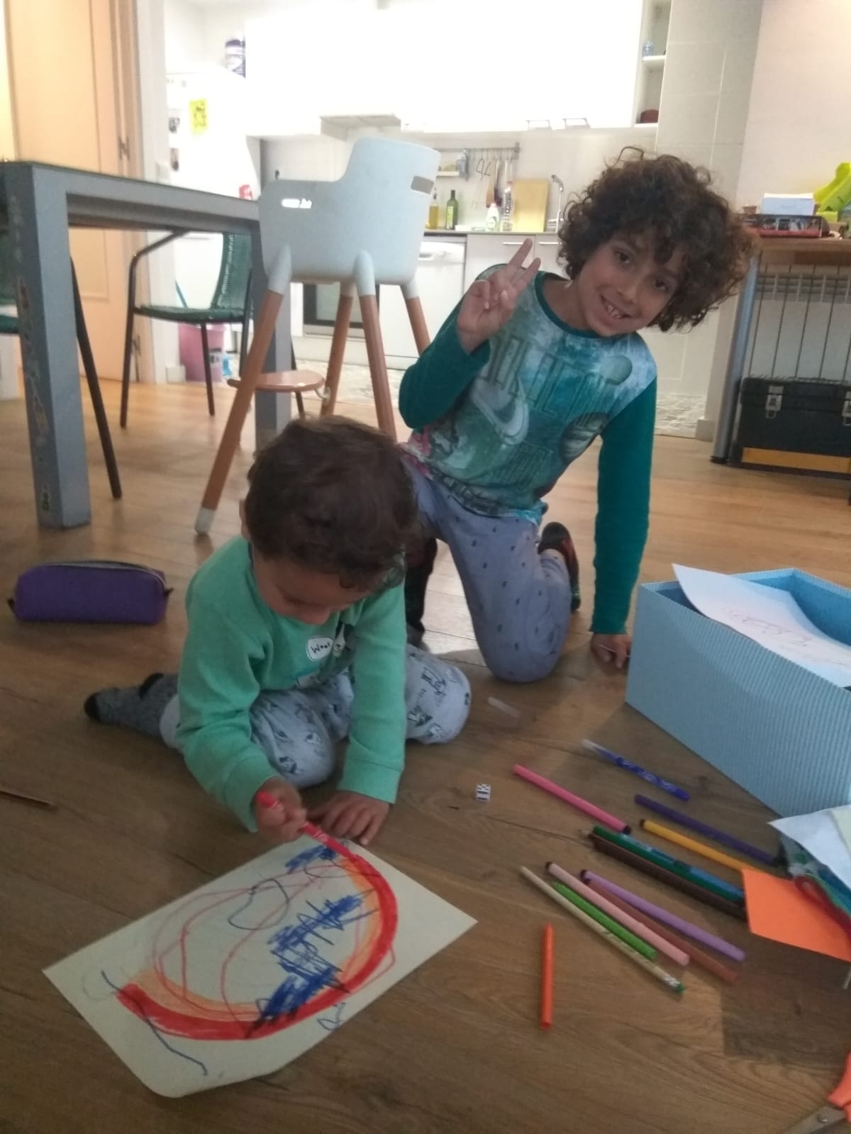 Pintant i dibuixant.