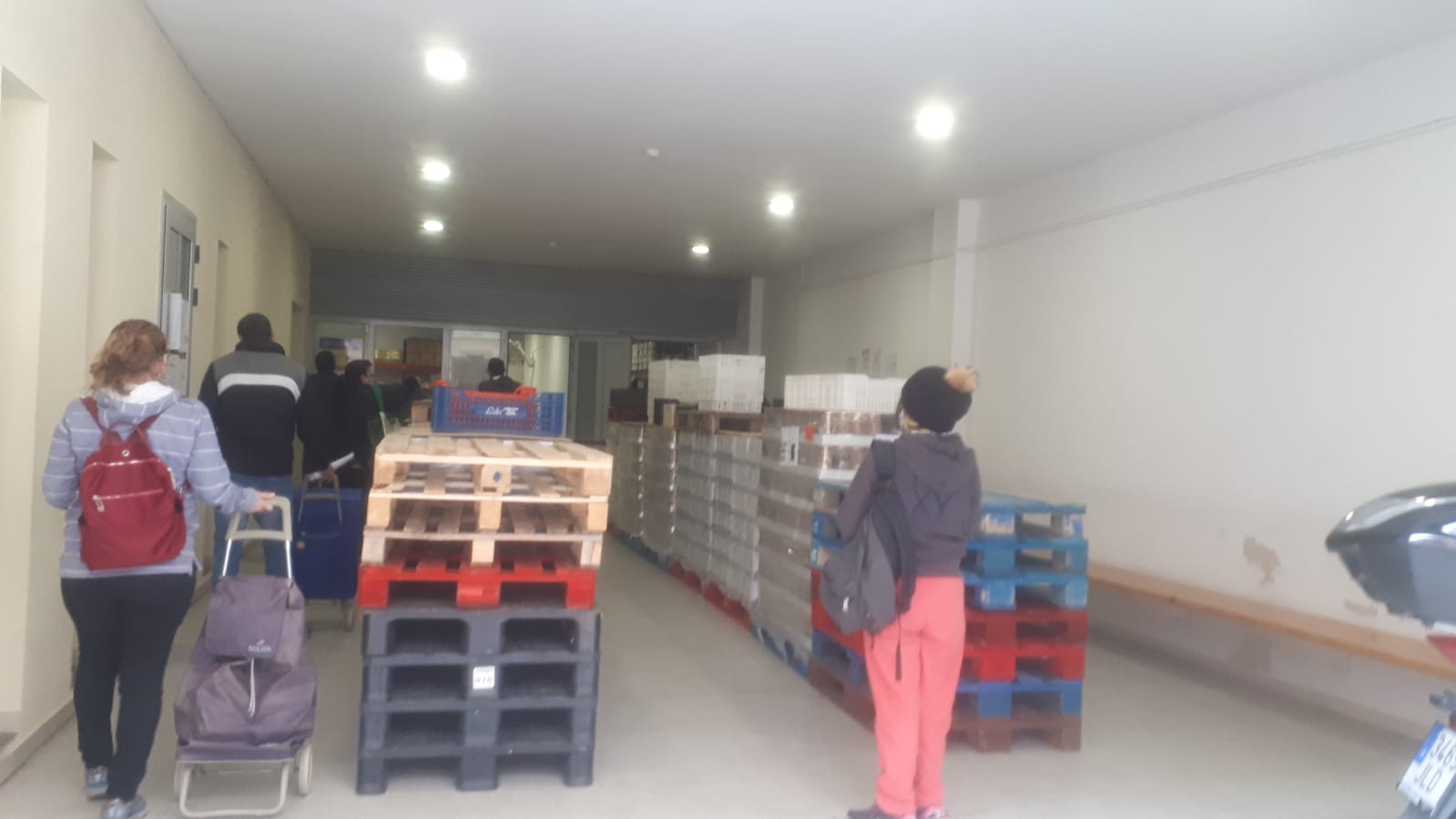 El rebost de Càritas dona menjar a les famílies més vulnerables FOTO: Cedida